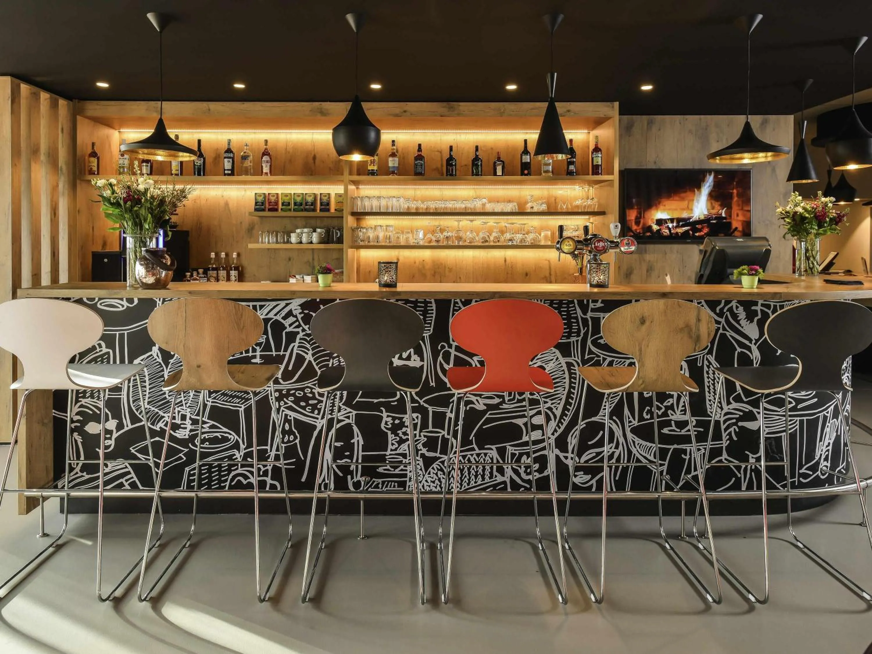 Lounge or bar in ibis Charleroi Airport Brussels South