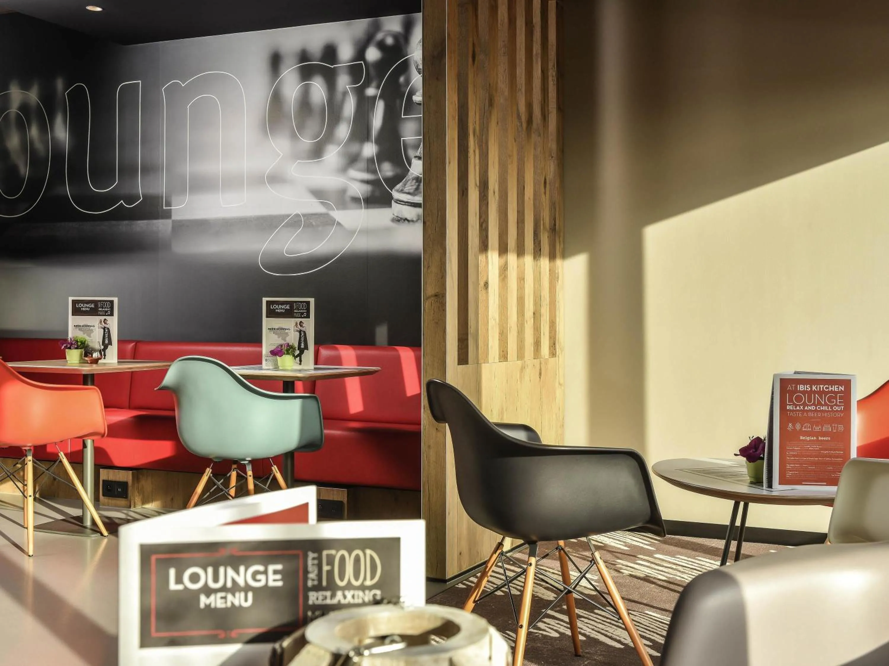 Lounge or bar in ibis Charleroi Airport Brussels South