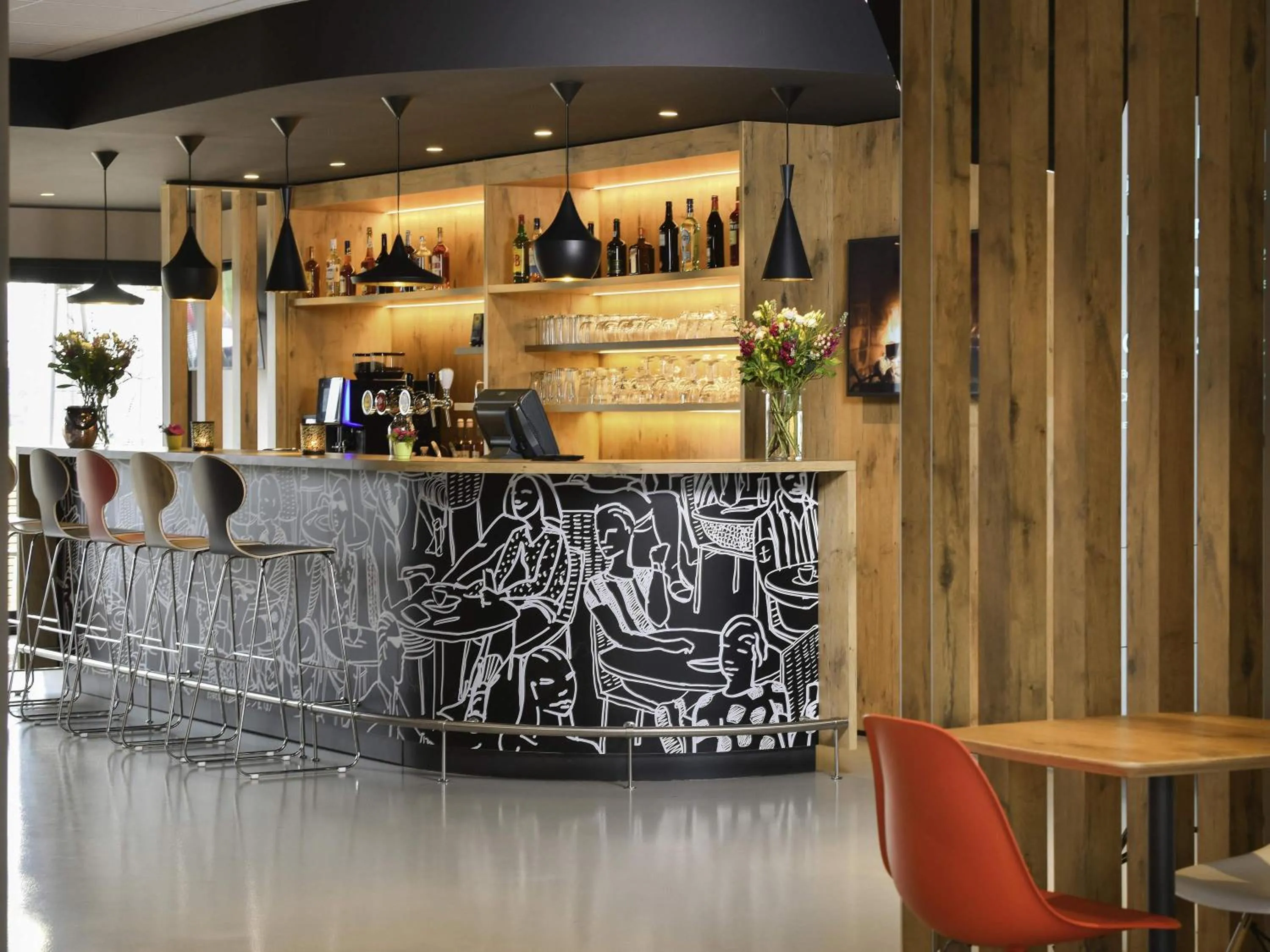 Lounge or bar in ibis Charleroi Airport Brussels South