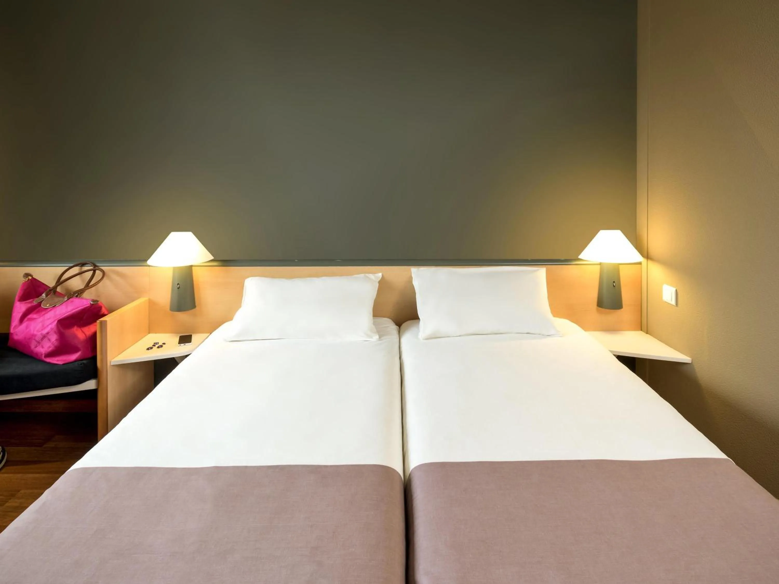 Bedroom, Bed in ibis Charleroi Centre Gare