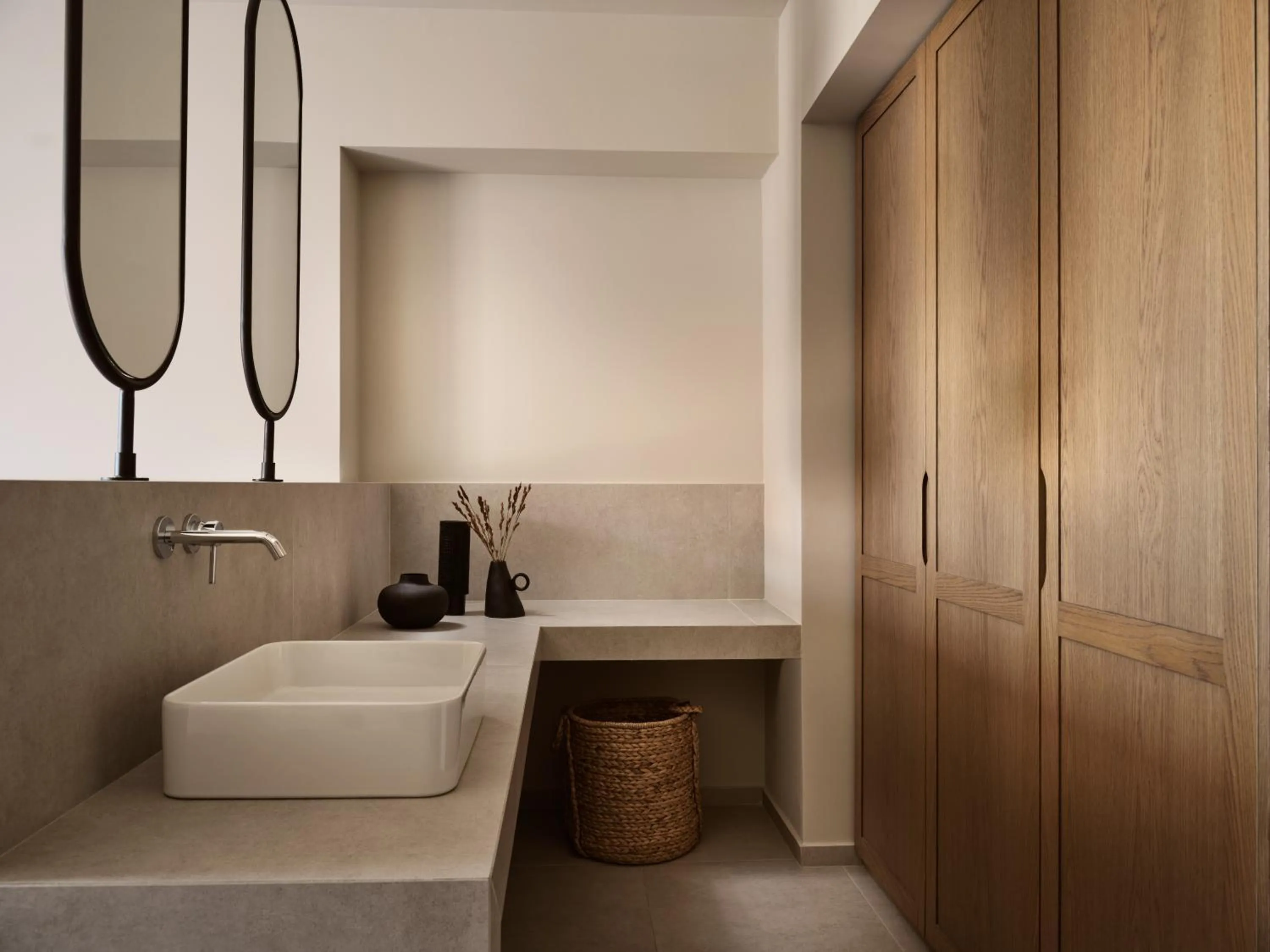 wardrobe in Alamis Hotel & Apartments