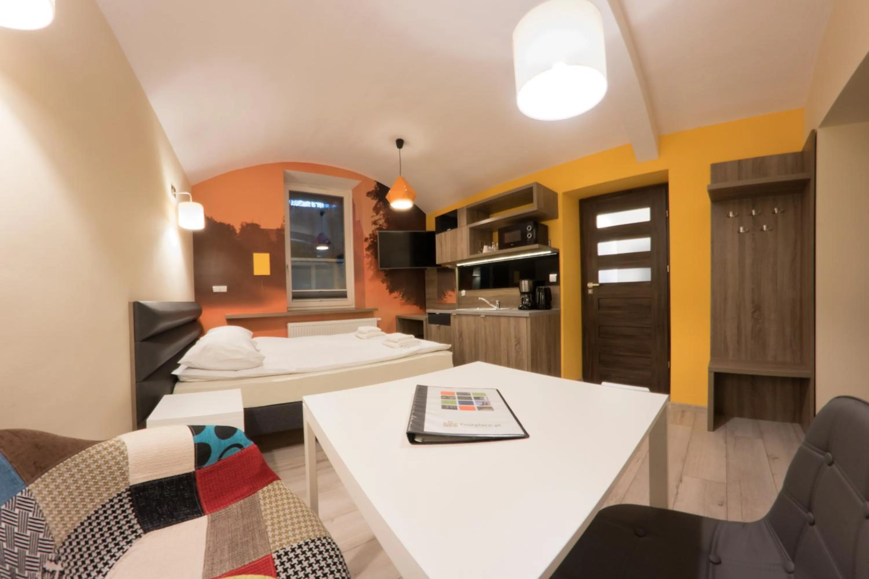 Kitchen or kitchenette, Bed in Yourplace M57 Apartments