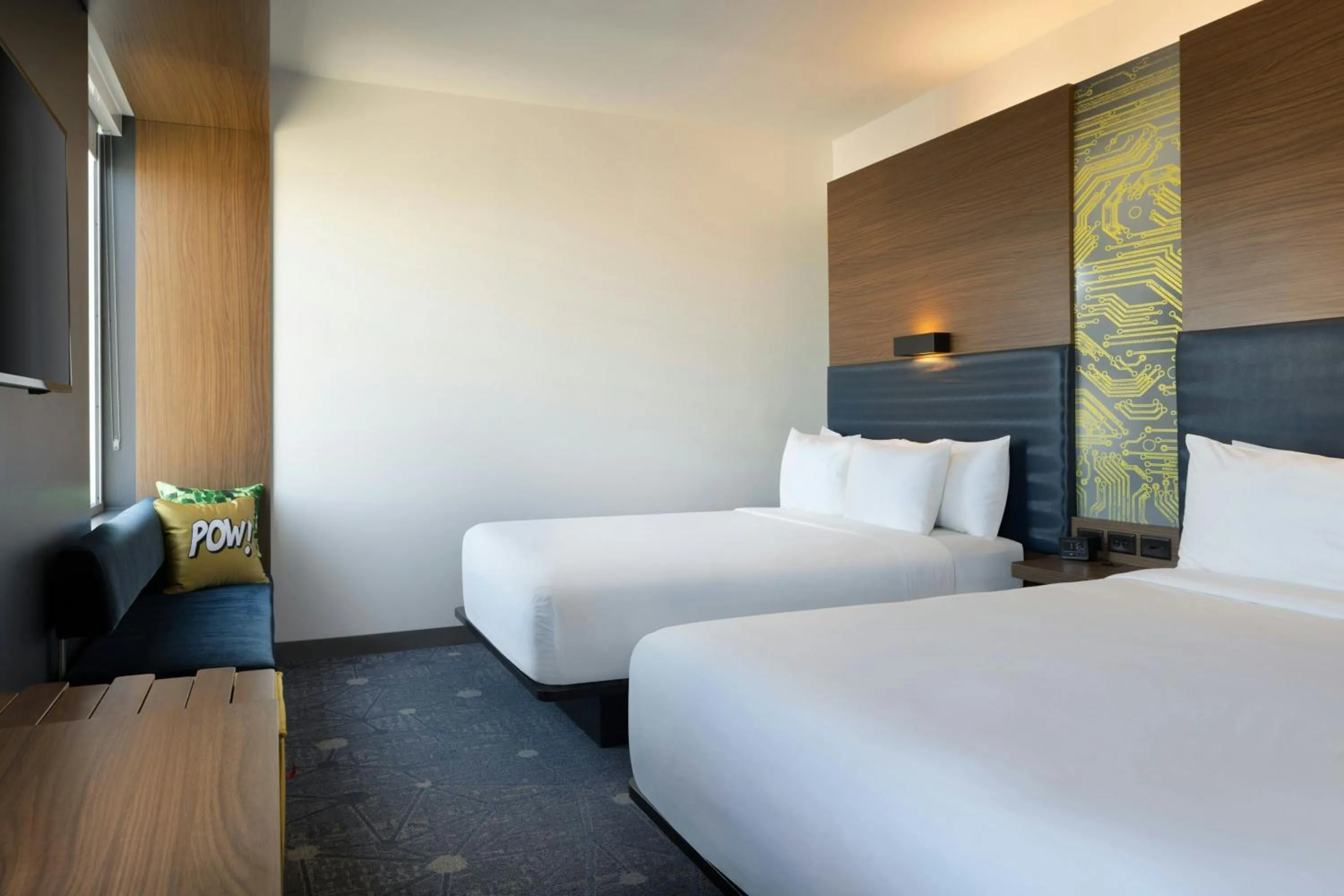 Photo of the whole room, Bed in Aloft Wichita