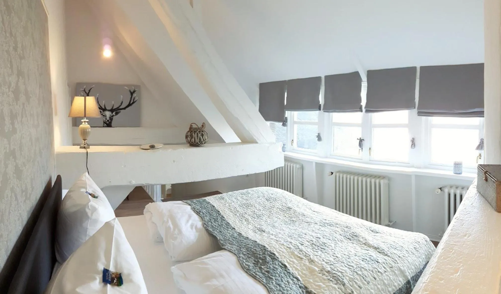 Photo of the whole room, Bed in Landsitzhotel und Seminarium Peterhof