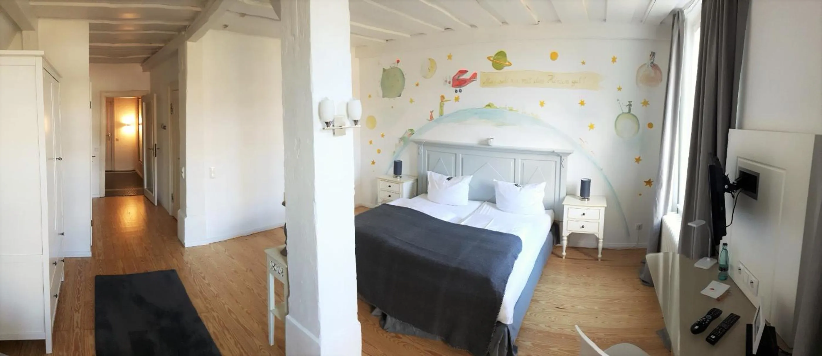 Photo of the whole room, Bed in Landsitzhotel und Seminarium Peterhof