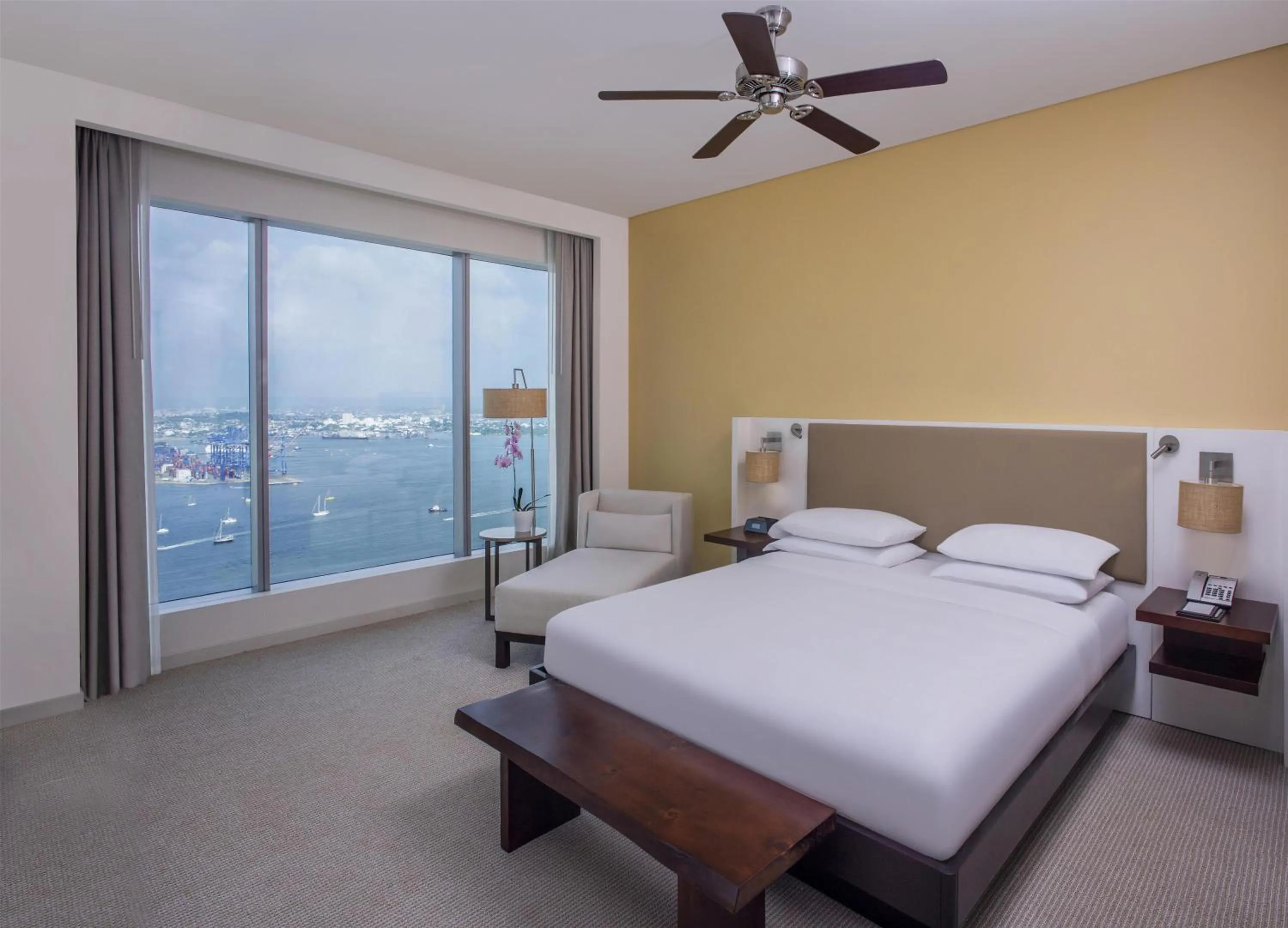Photo of the whole room, Bed in Hyatt Regency Cartagena