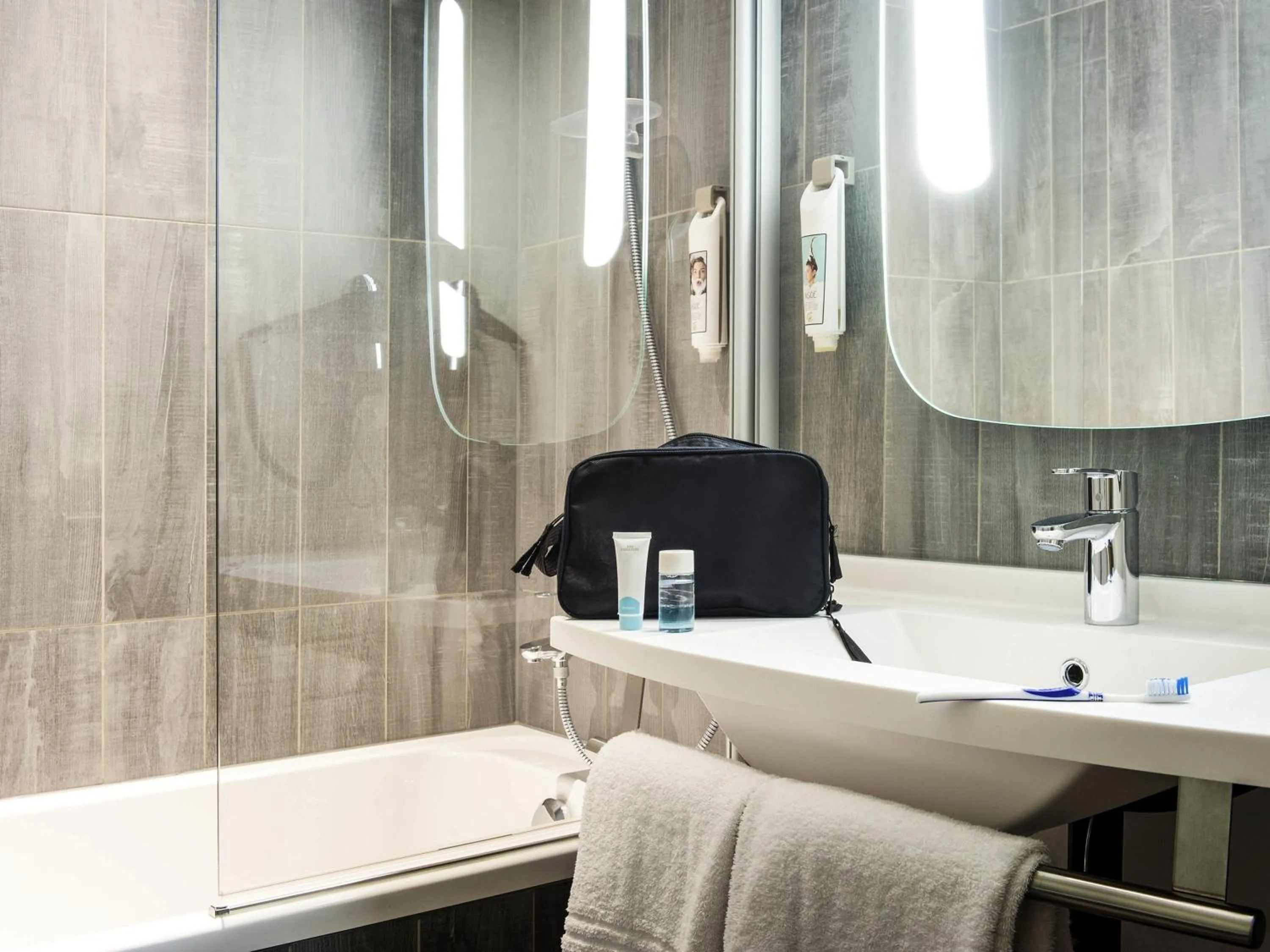 Bedroom in ibis Gent Centrum St. Baafs Kathedraal