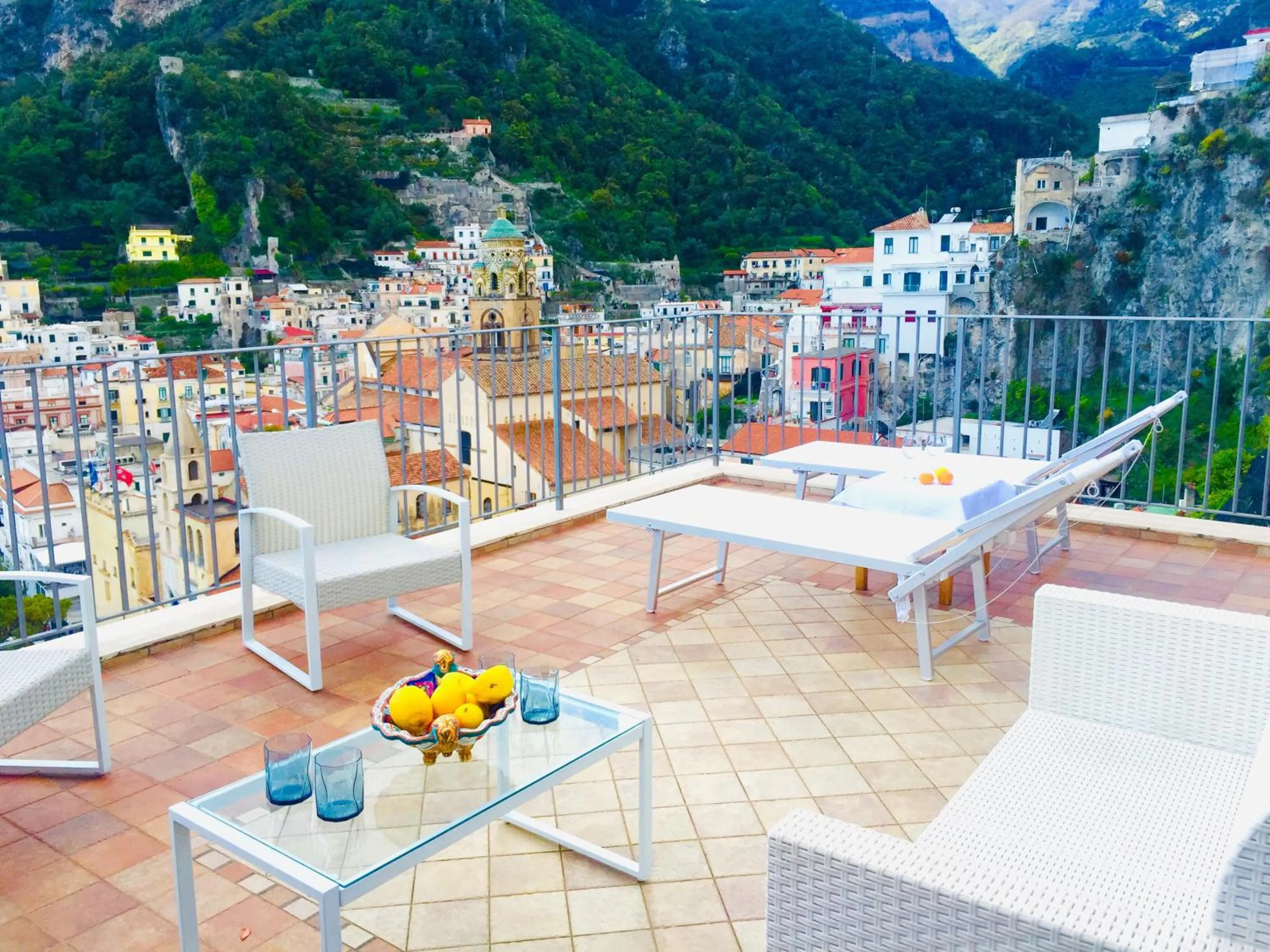Rooftop flat in Amalfi Central "Panoramic view, Near the beach,Terrace "