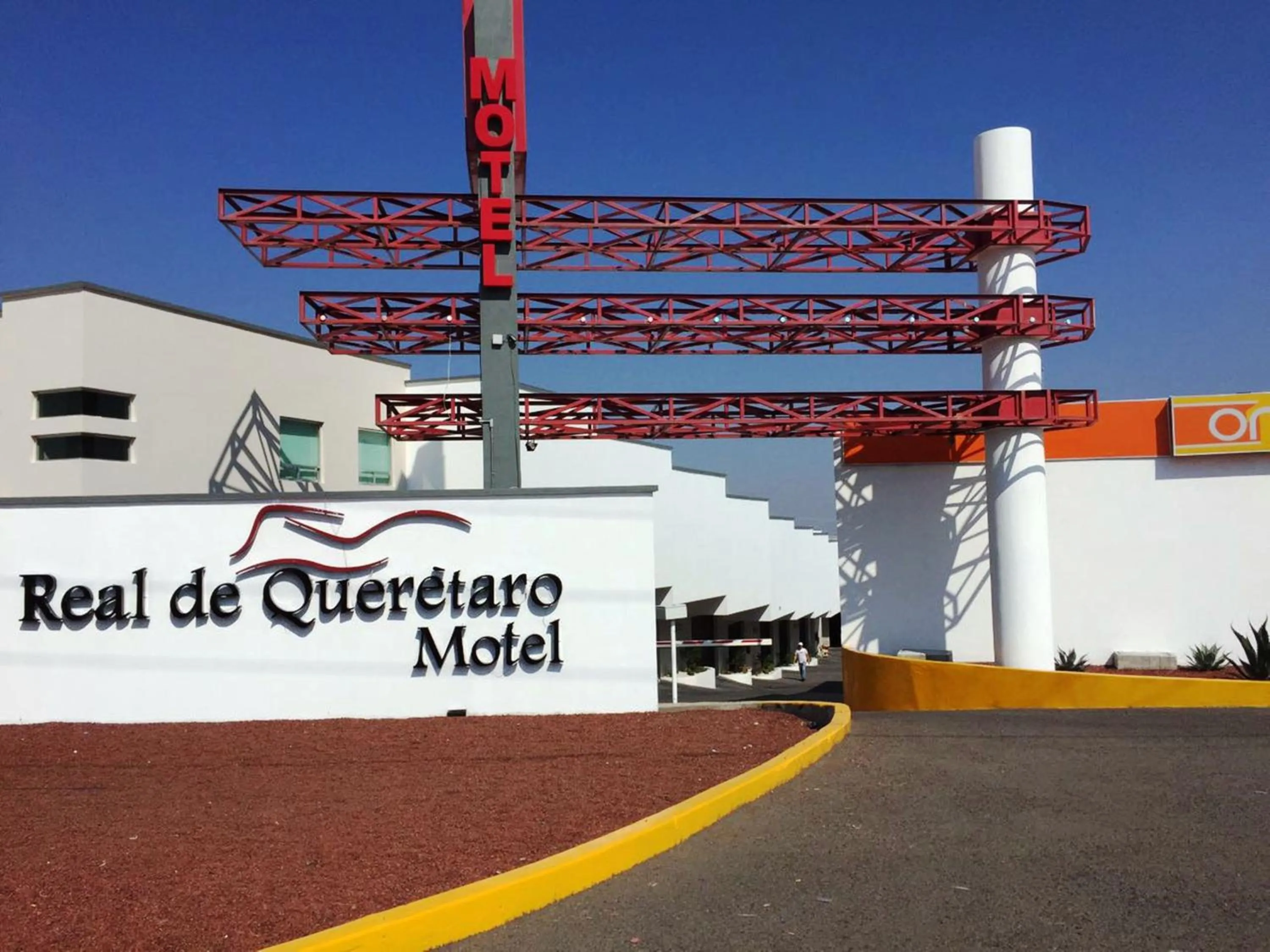 Facade/entrance in Motel Real de Queretaro