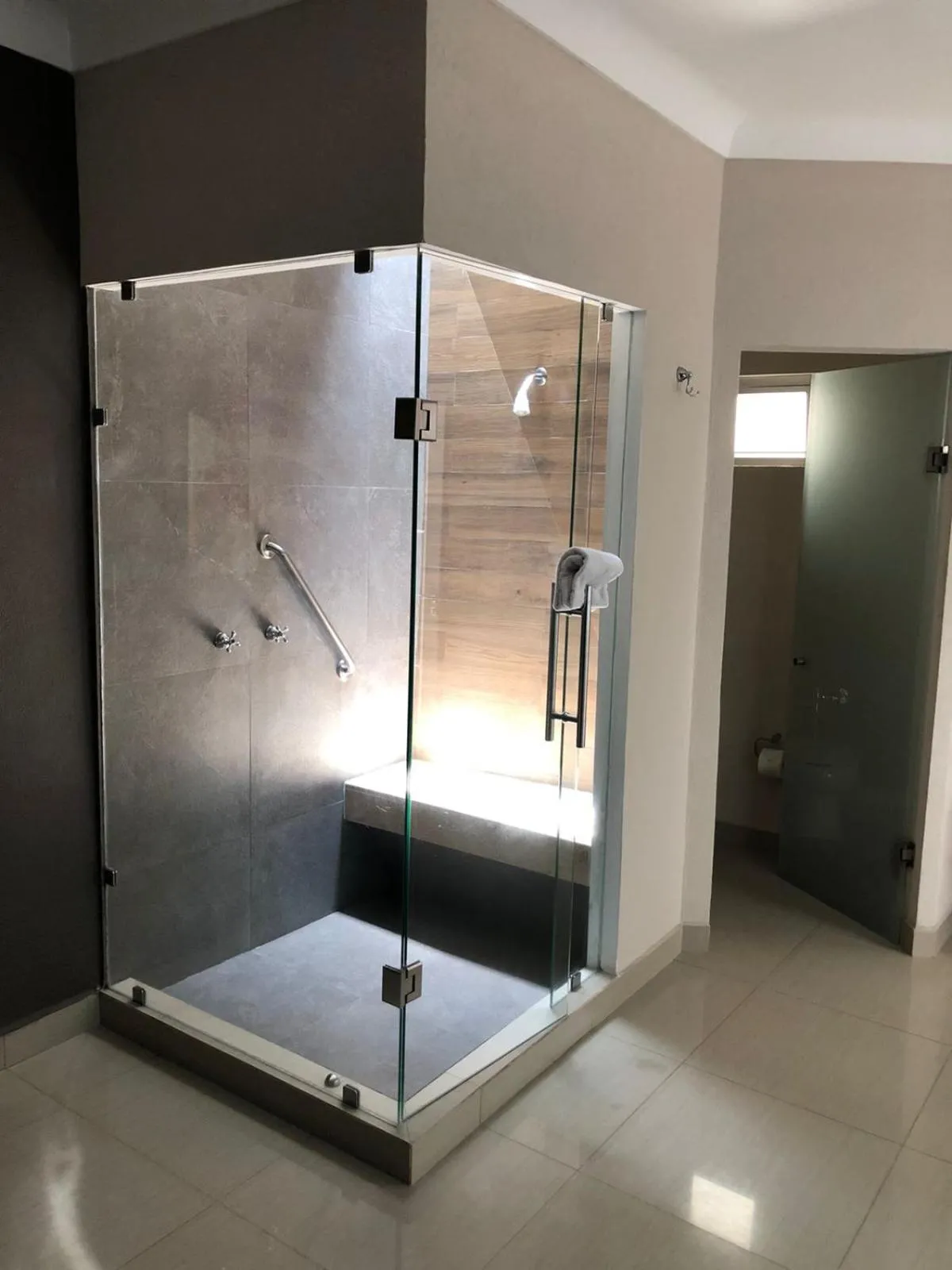 Shower in Motel Real de Queretaro