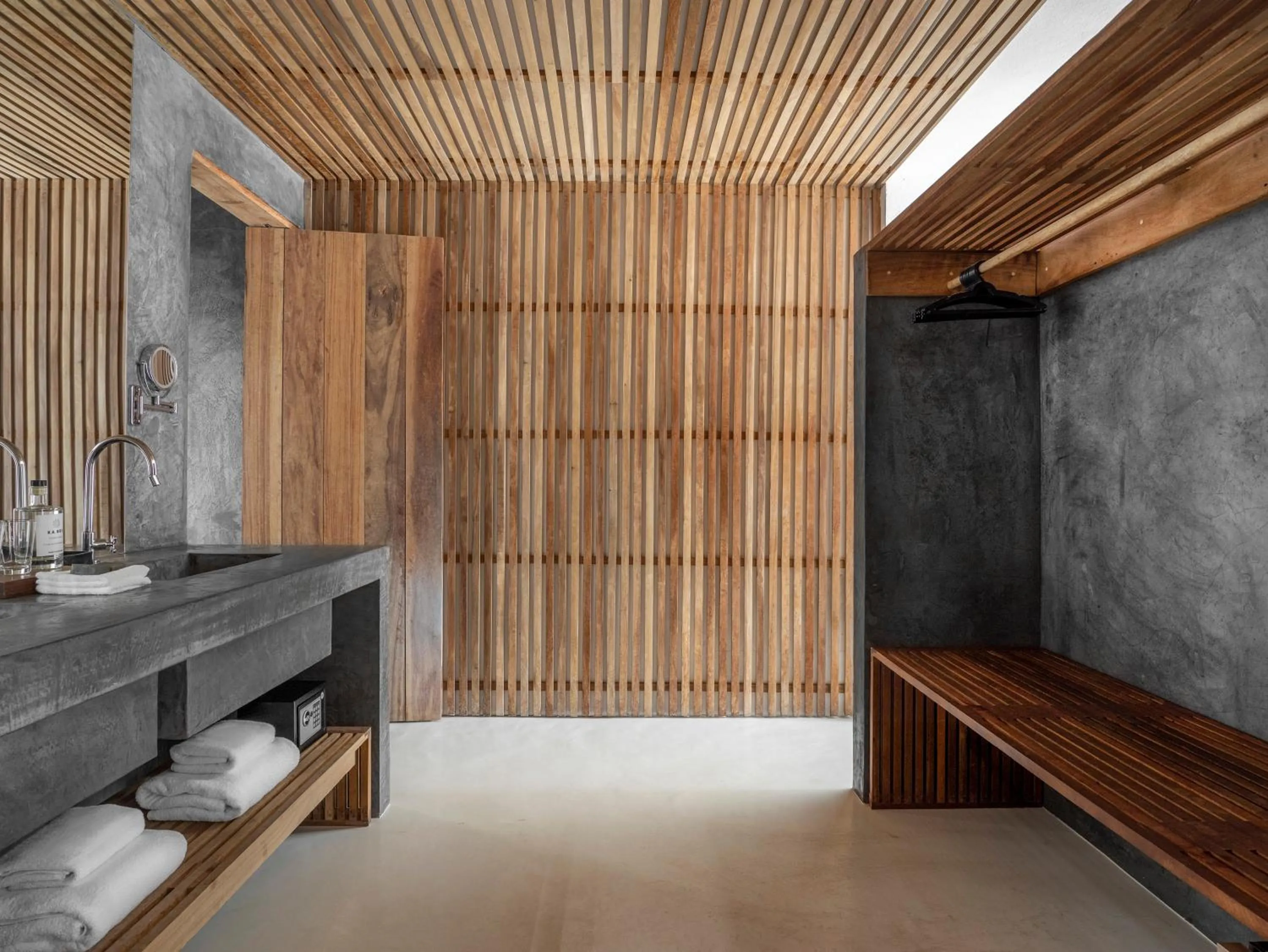 wardrobe in KA BRU Beach Boutique Hotel