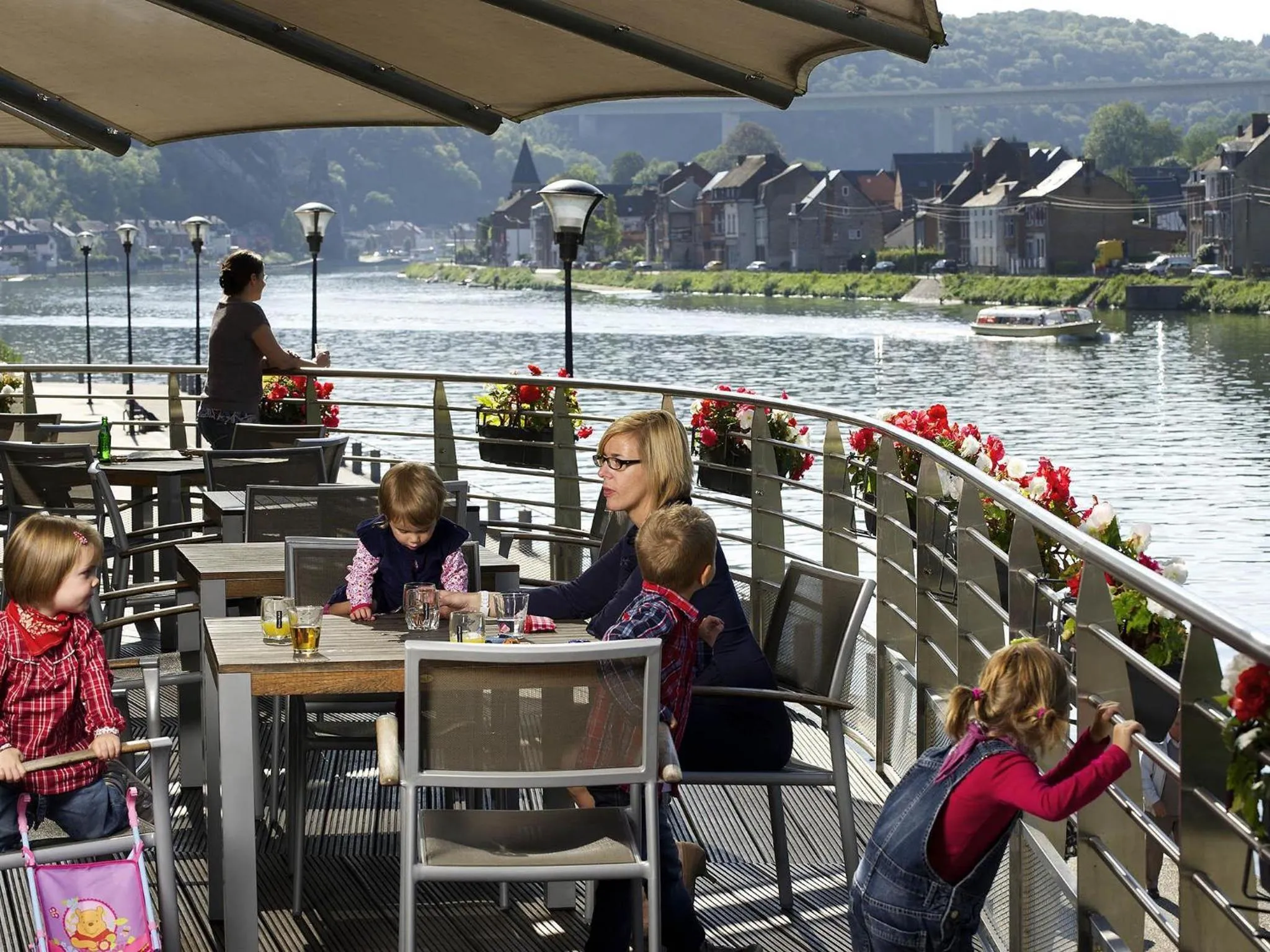 Lounge or bar in ibis Dinant Centre