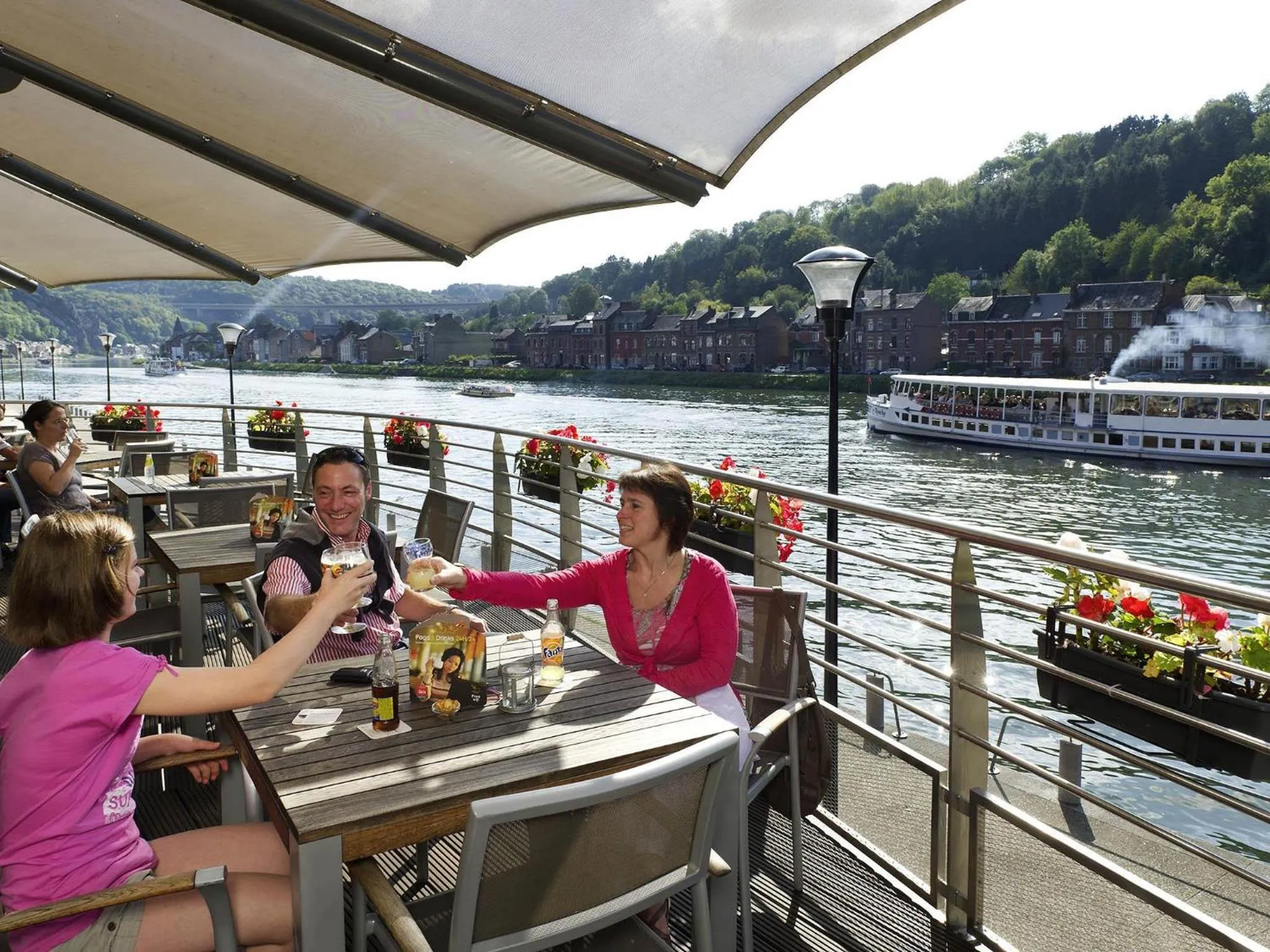 Lounge or bar in ibis Dinant Centre