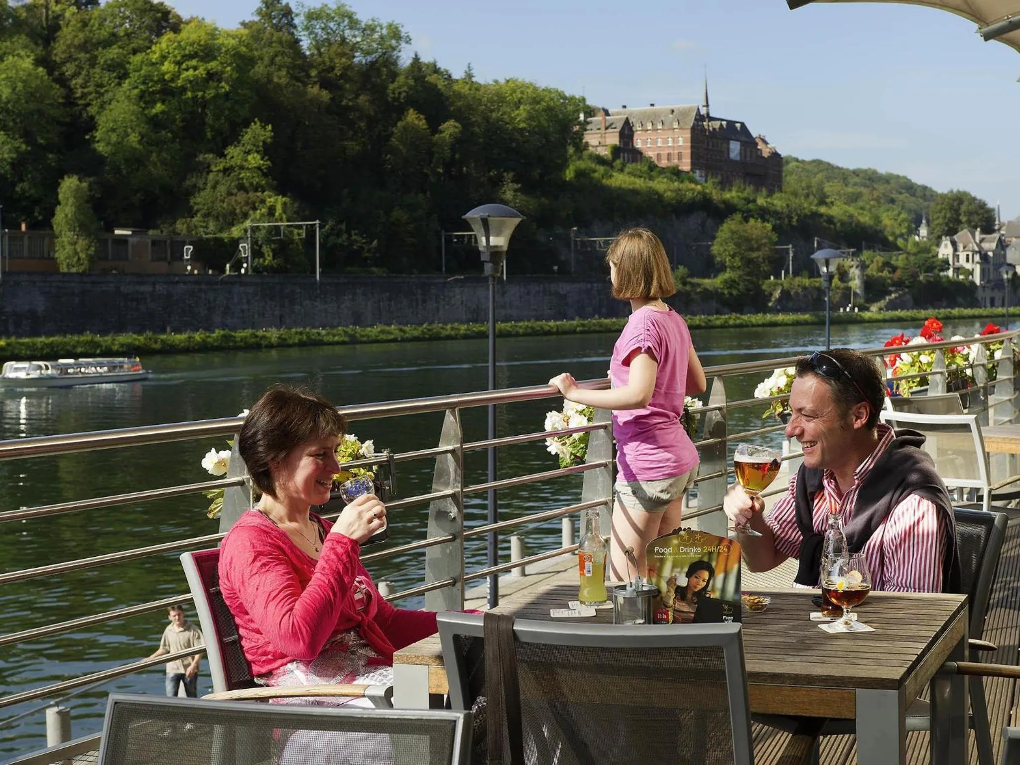 Lounge or bar in ibis Dinant Centre