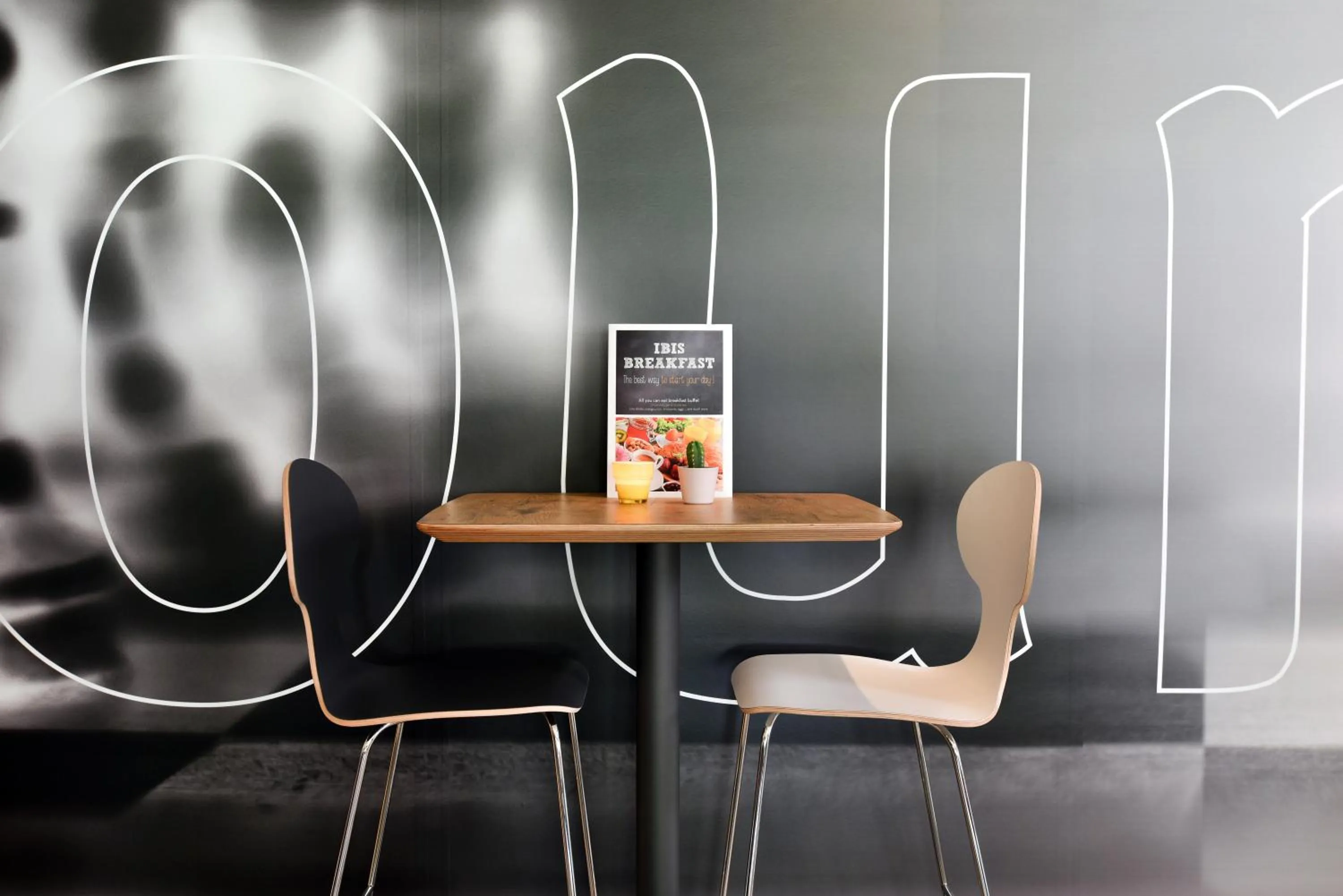 Restaurant/places to eat in ibis Dinant Centre