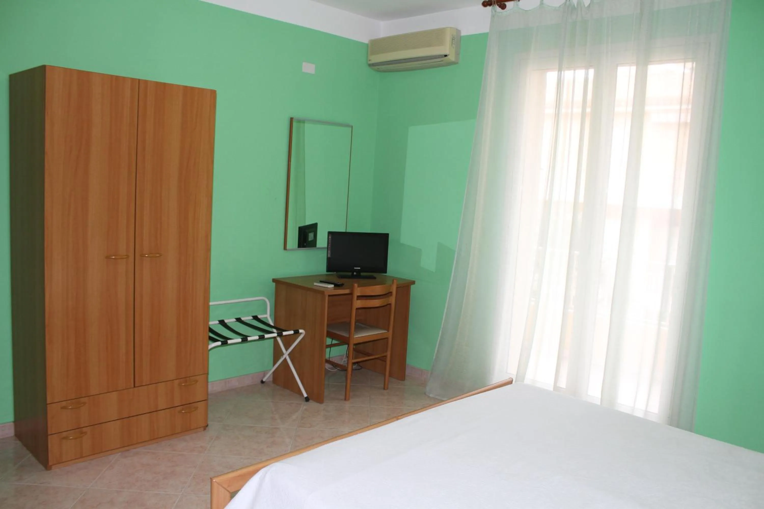 Bedroom, Bed in Garden House