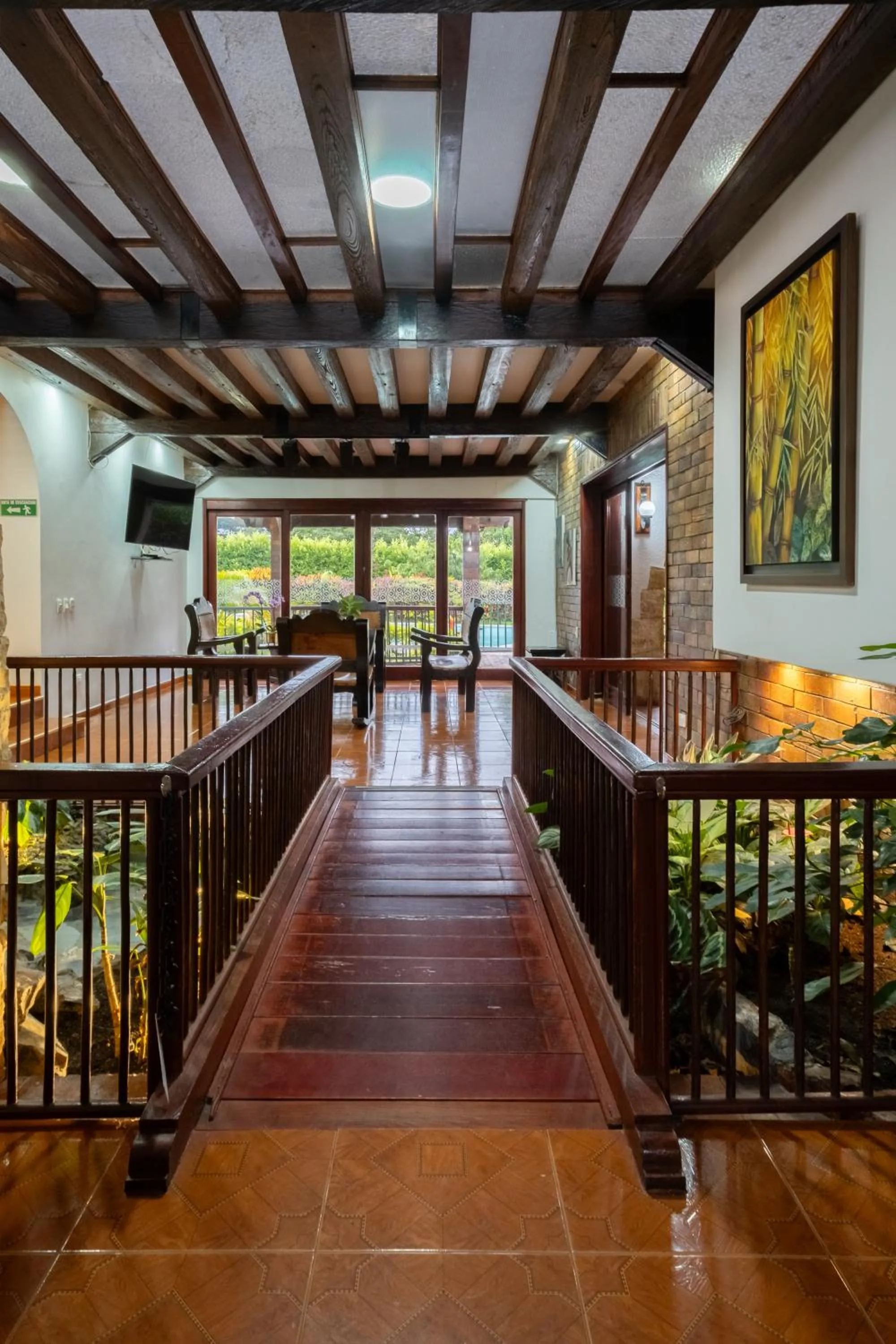 Living room in Hotel Chalet El Castillo by Majuva