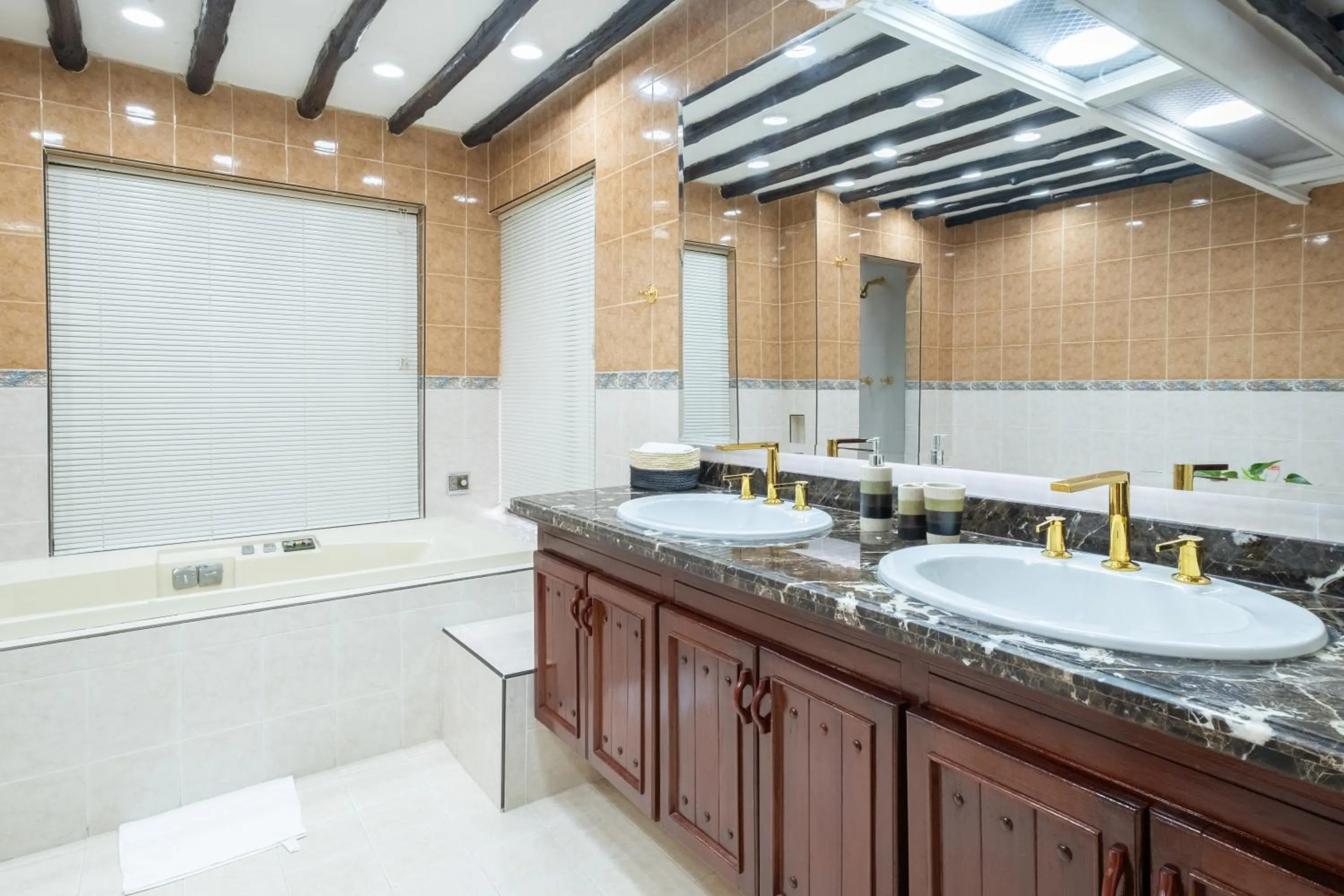 Kitchen or kitchenette in Hotel Chalet El Castillo by Majuva