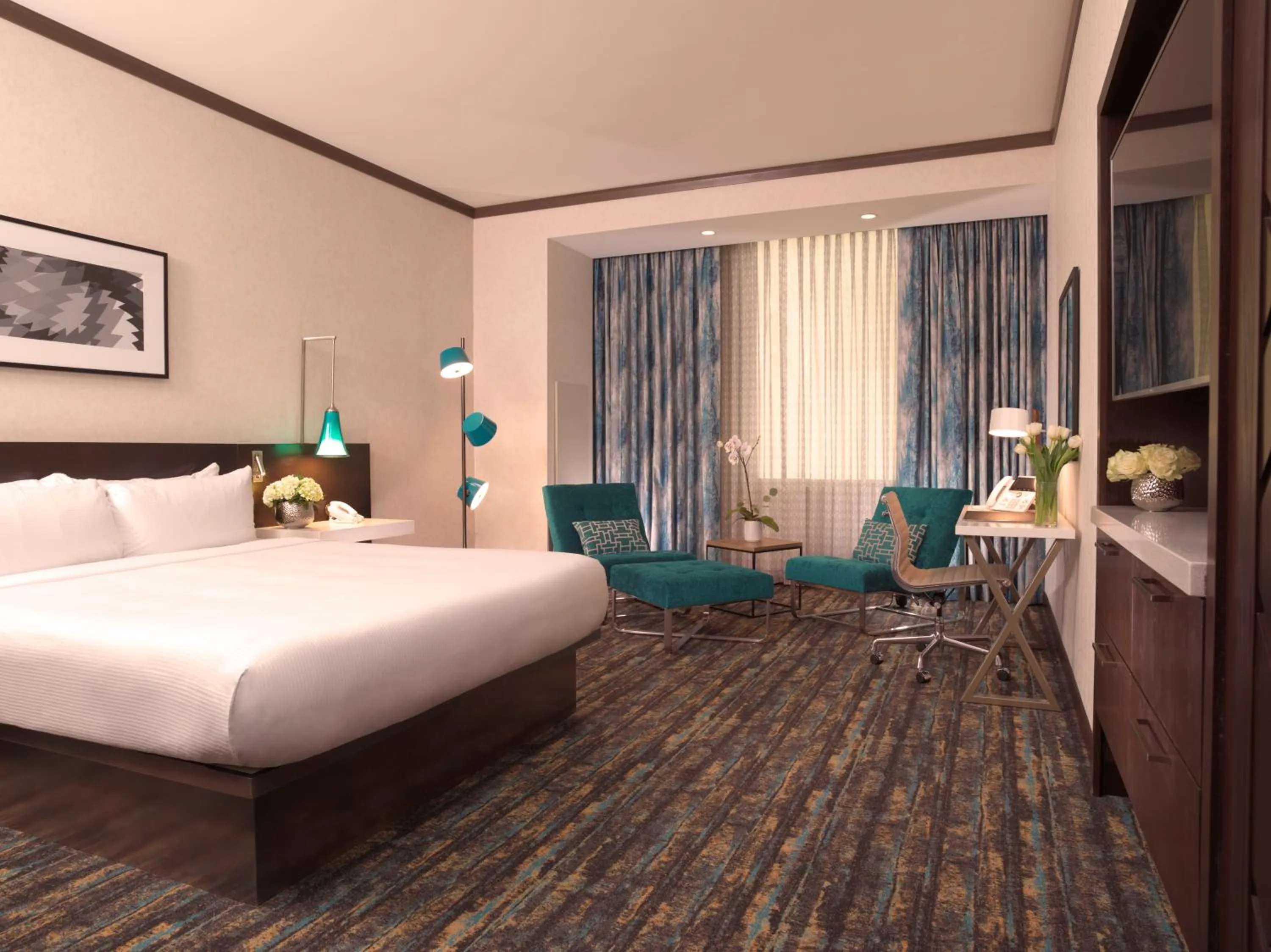 Bedroom, Bed in Thunder Valley Casino Resort