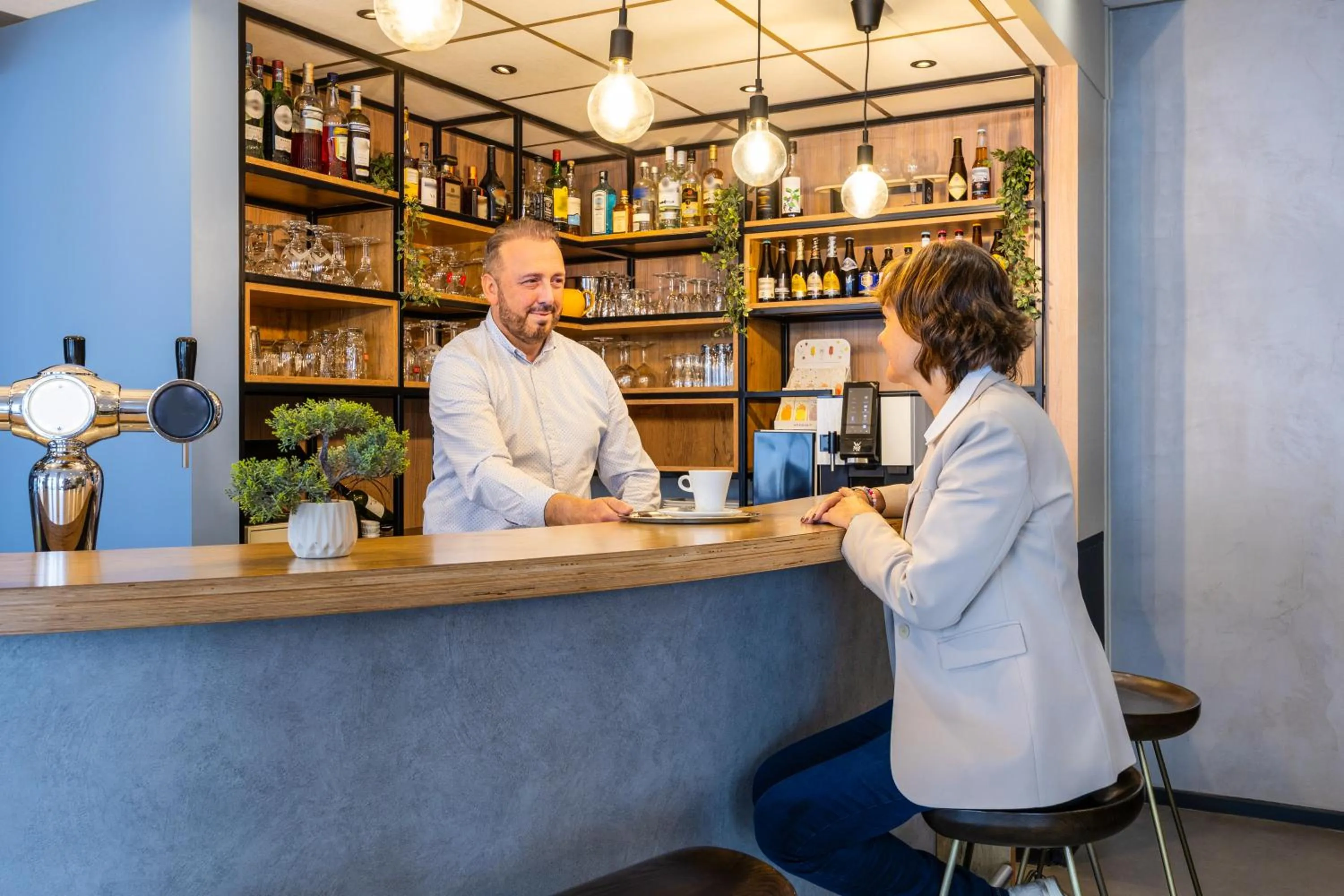 Lounge or bar in Ibis Namur Centre
