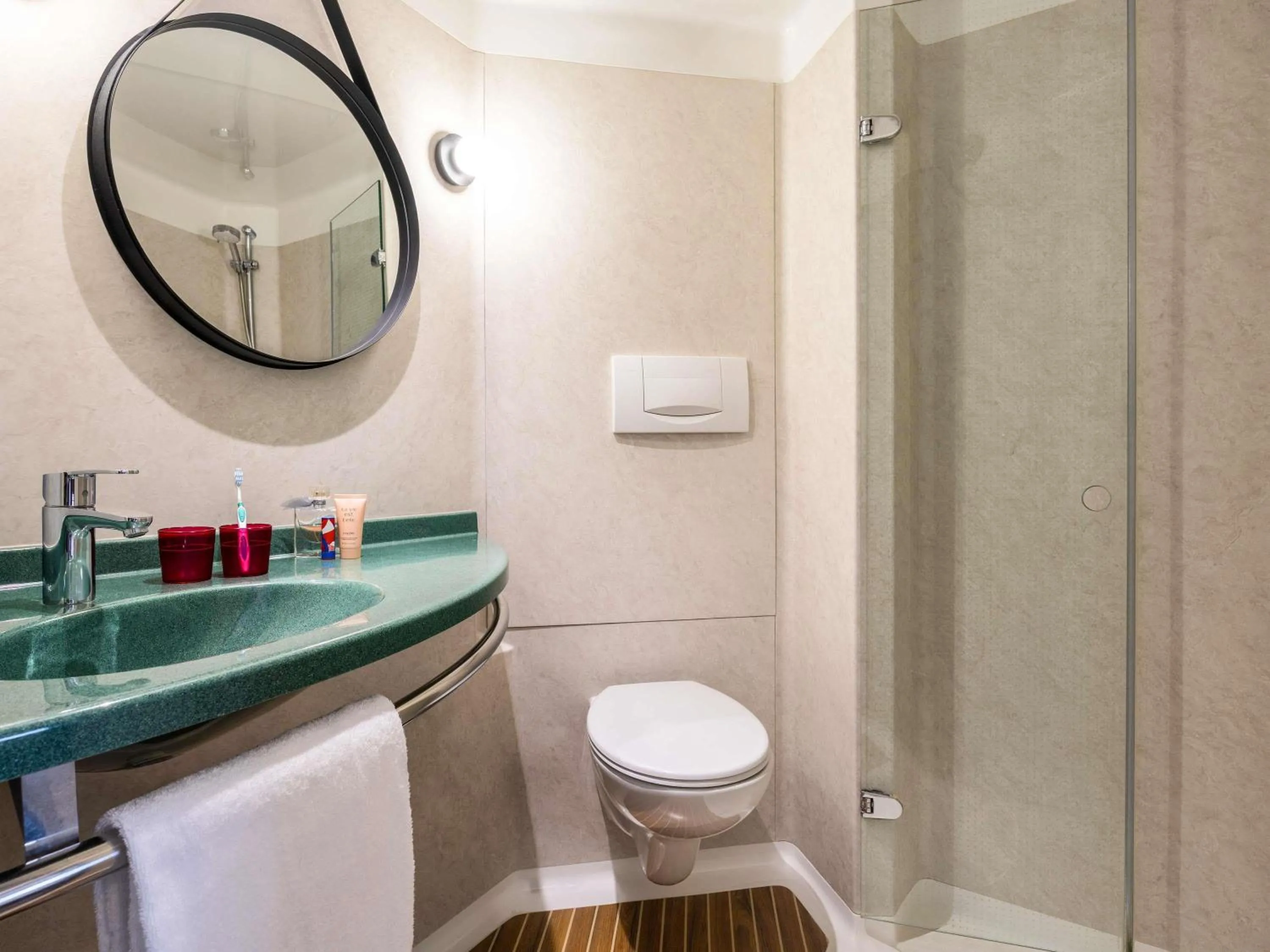 Bedroom in Ibis Namur Centre