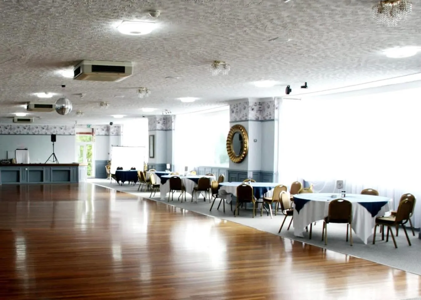 Restaurant/places to eat in The Paddocks Hotel