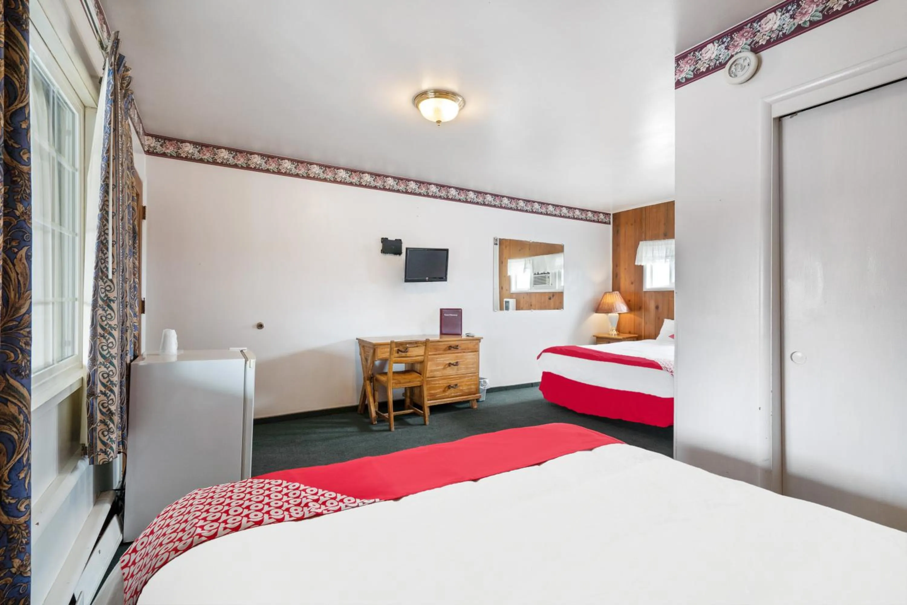 Bedroom in OYO Silver Spur Burns Hwy 20