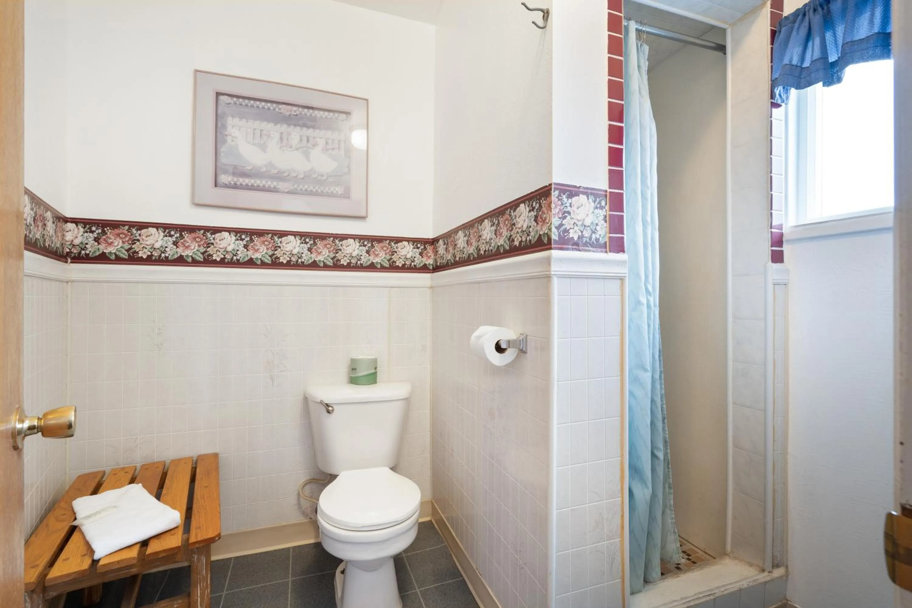 Bathroom in OYO Silver Spur Burns Hwy 20