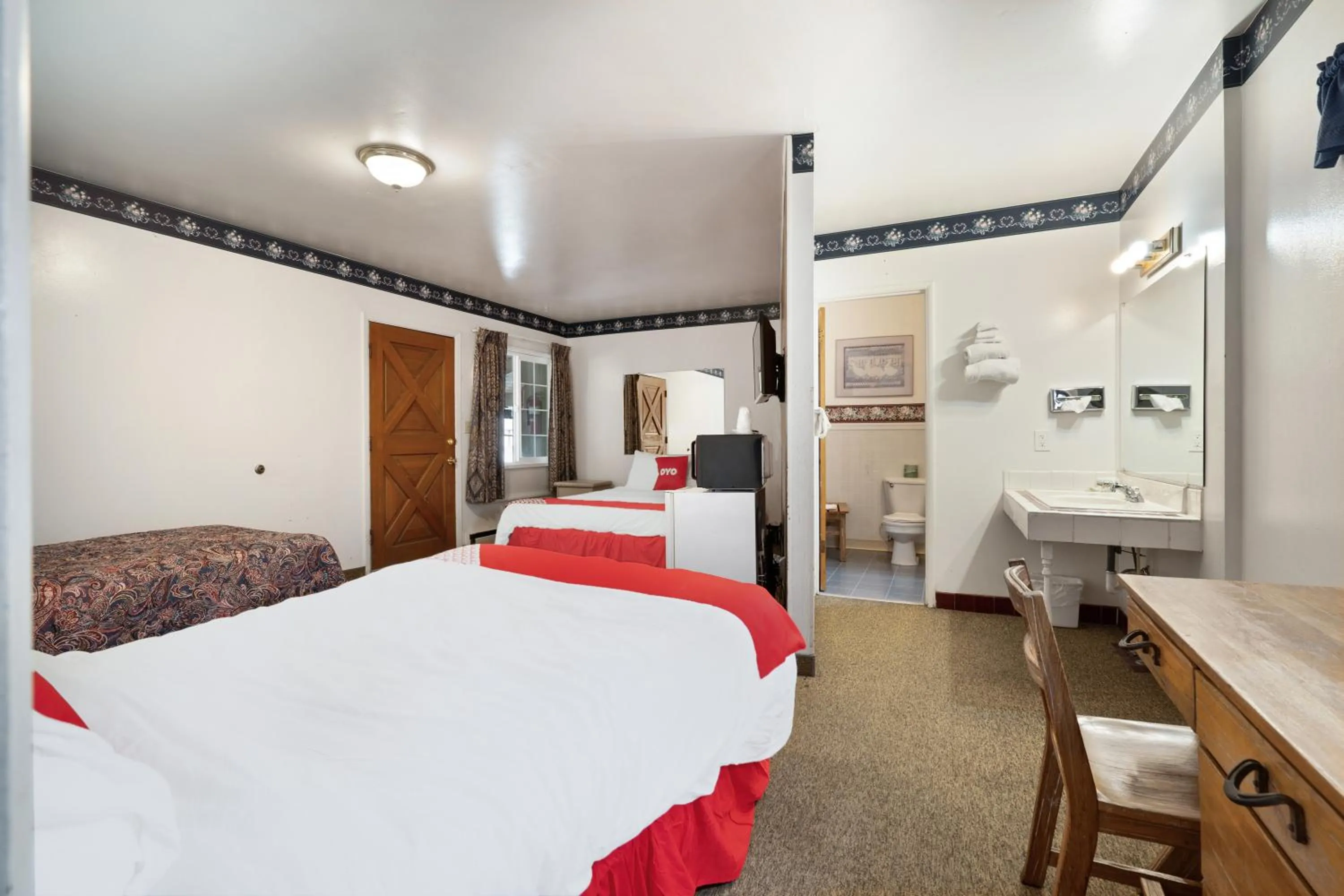 Bedroom in OYO Silver Spur Burns Hwy 20