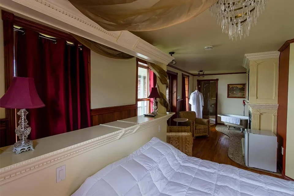 Bedroom, Bed in Auberge Mr James