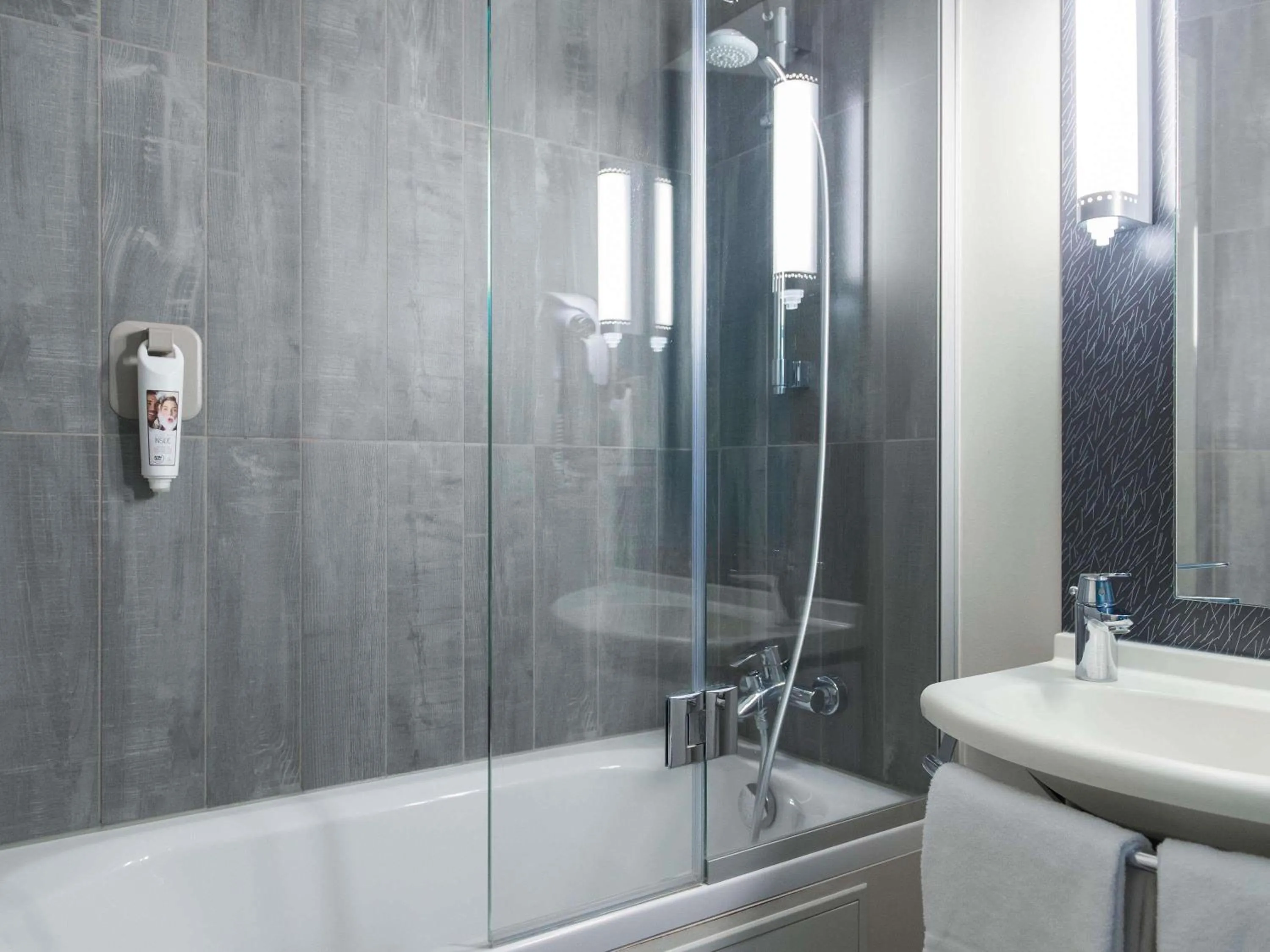 Bedroom in ibis Liège Centre Opéra