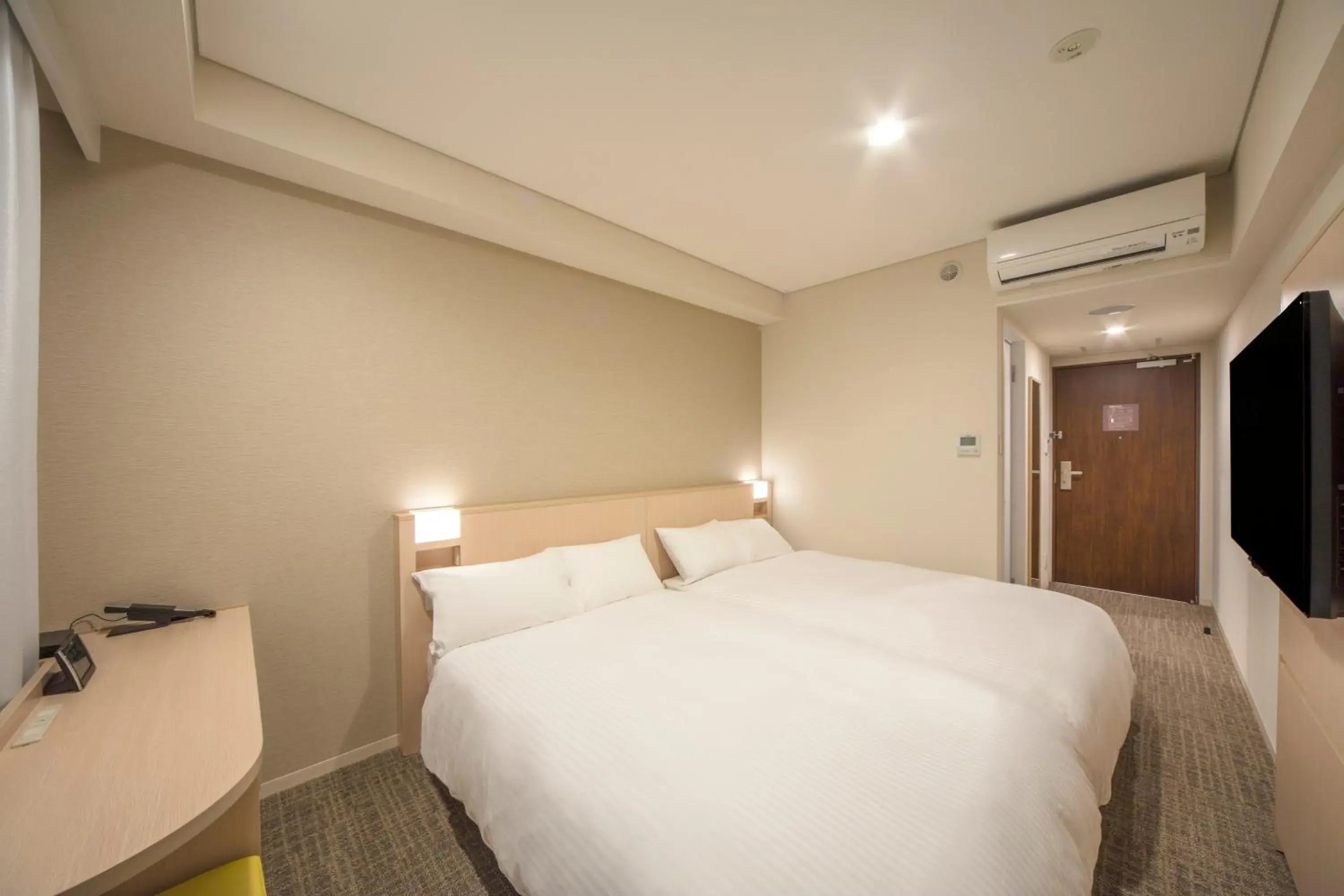 Twin Room - single occupancy - Non-Smoking in Sotetsu Fresa Inn Kyoto-Hachijoguchi Twin Room - single occupancy - Non-Smoking in Sotetsu Fresa Inn Kyoto-Hachijoguchi