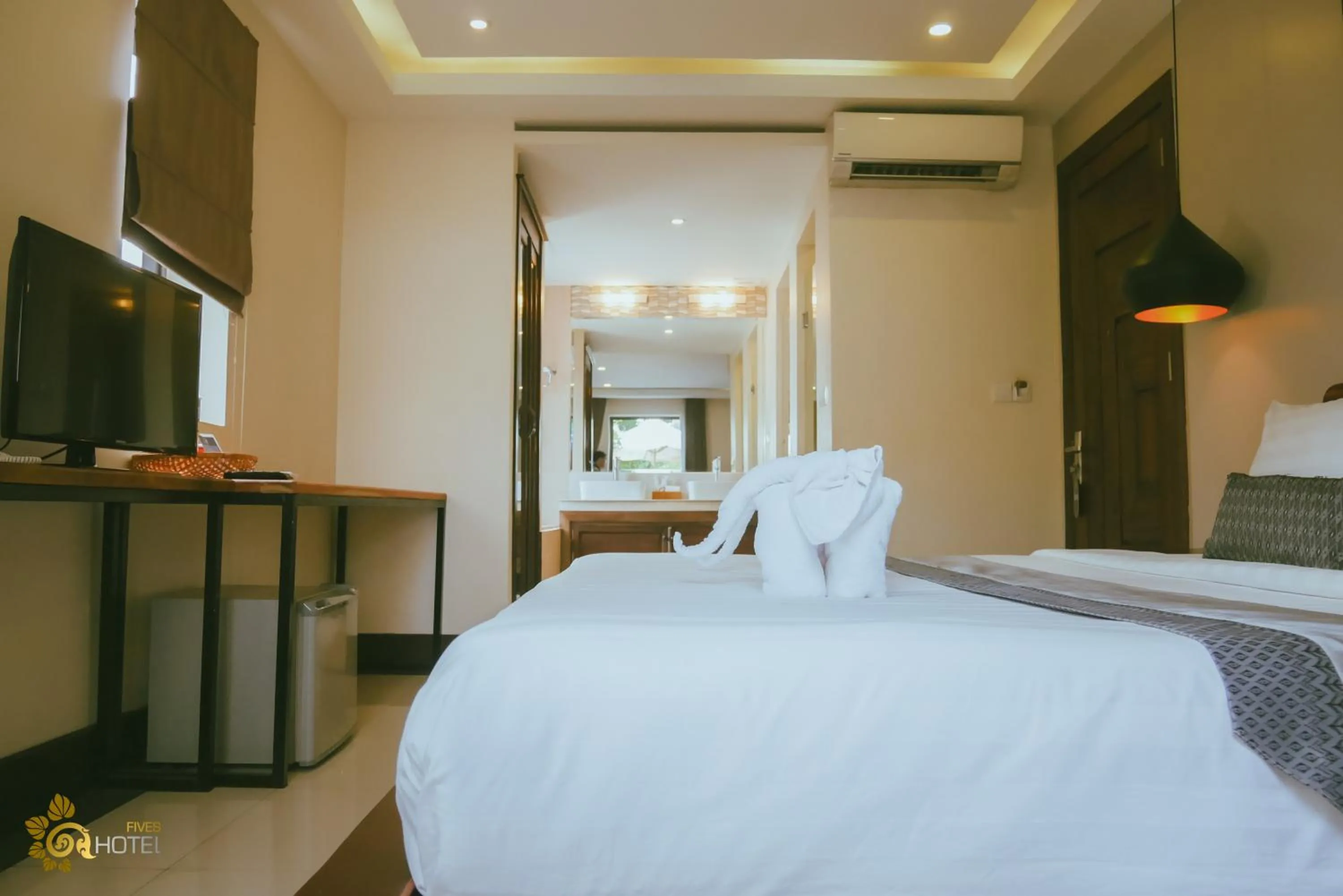 Bedroom, Bed in Hotel Five.S