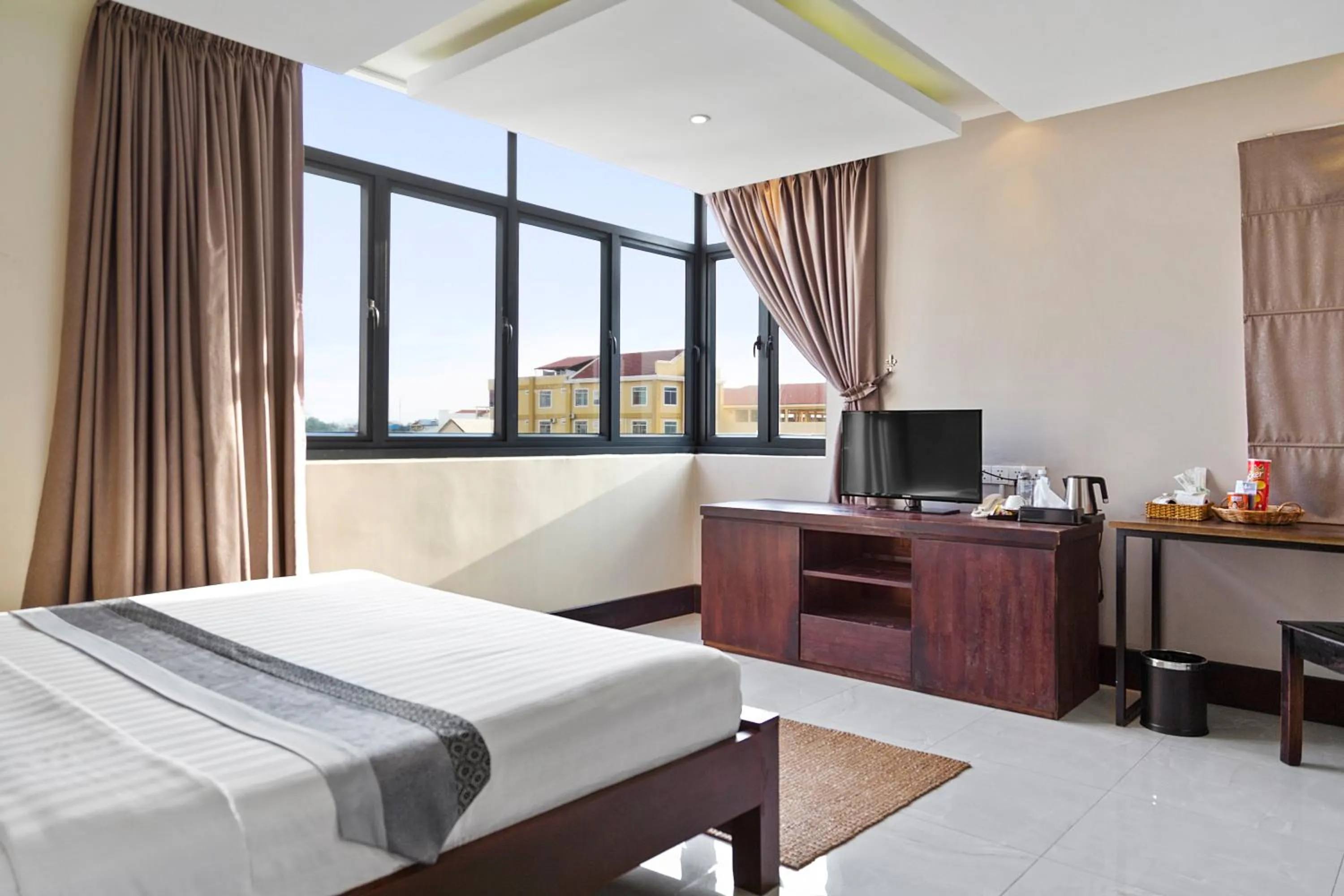 View (from property/room), Bed in Hotel Five.S