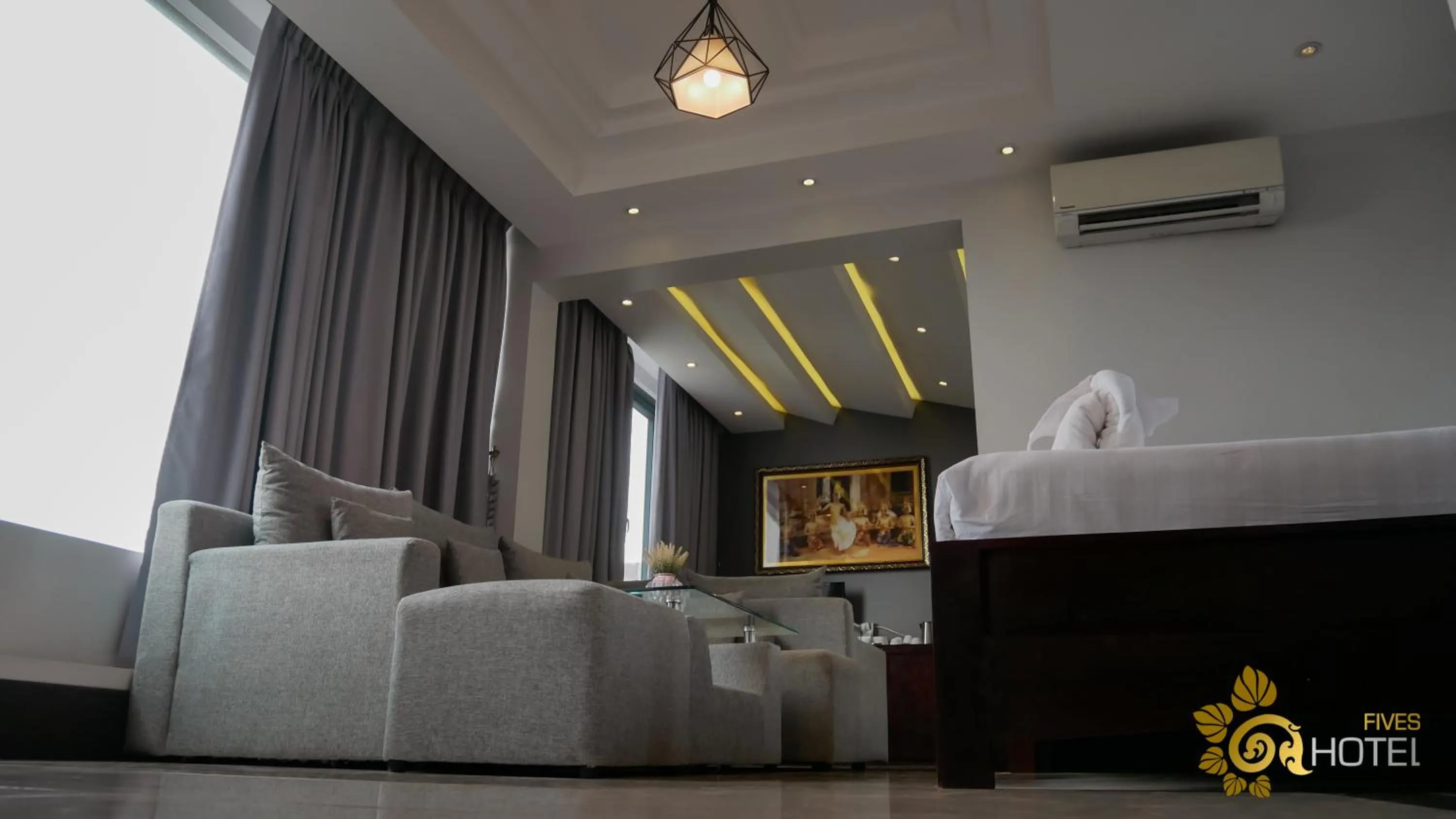 Living room, Bed in Hotel Five.S