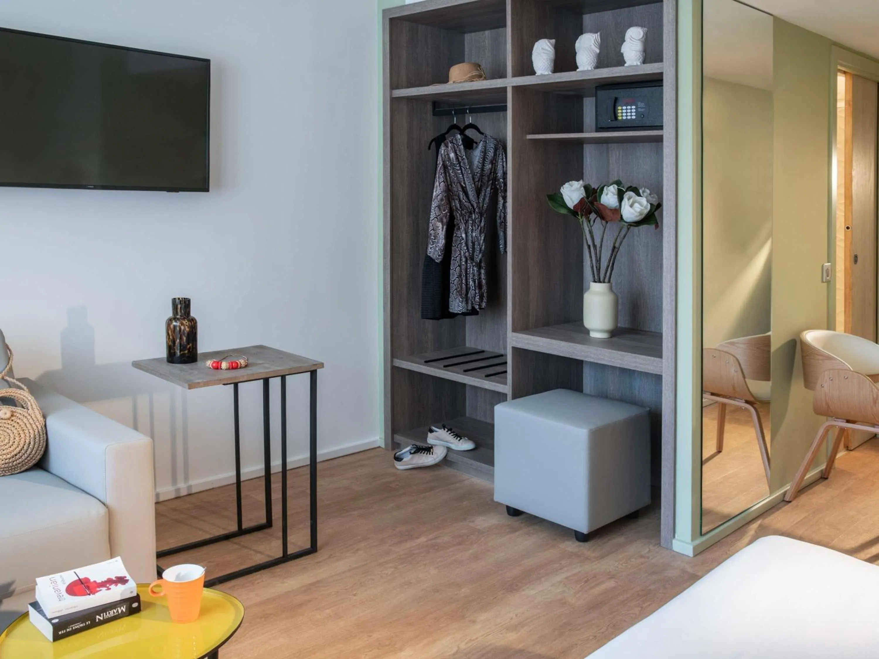 Bedroom, Bed in ibis Styles Beaulieu sur Mer