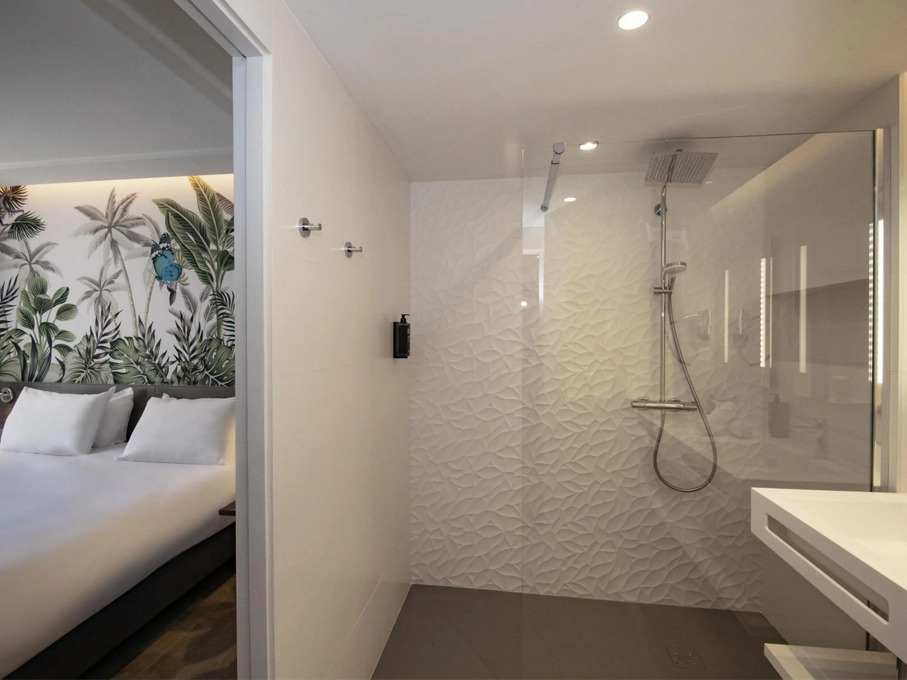 Bedroom, Bed in ibis Styles Beaulieu sur Mer