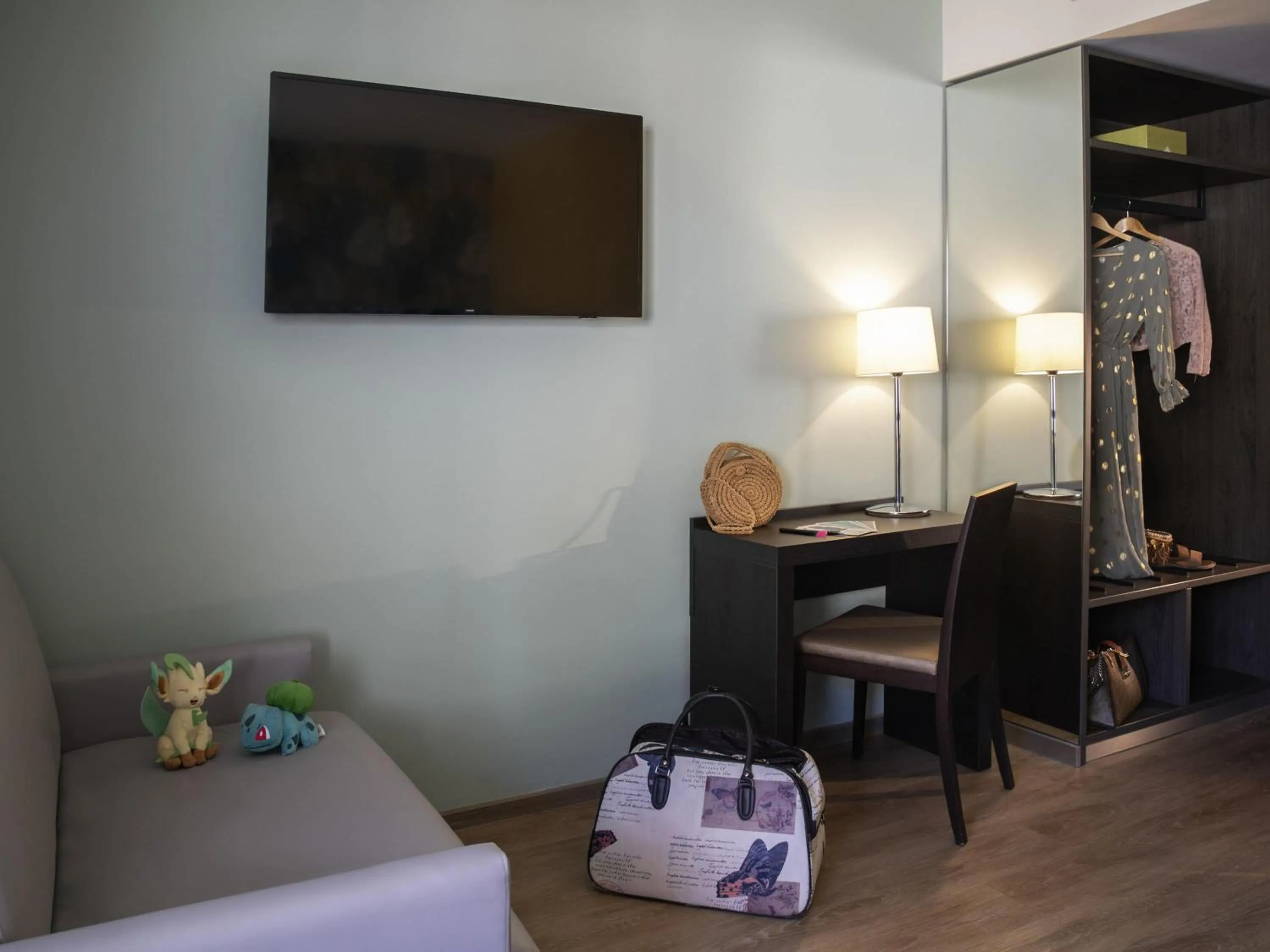 Bedroom in ibis Styles Beaulieu sur Mer