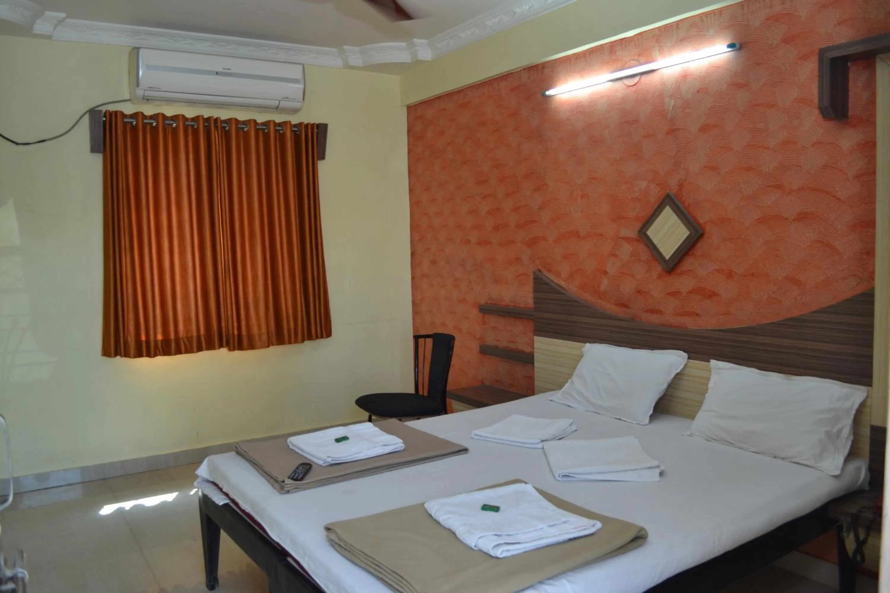 Photo of the whole room, Bed in Hotel Sai Vishwa