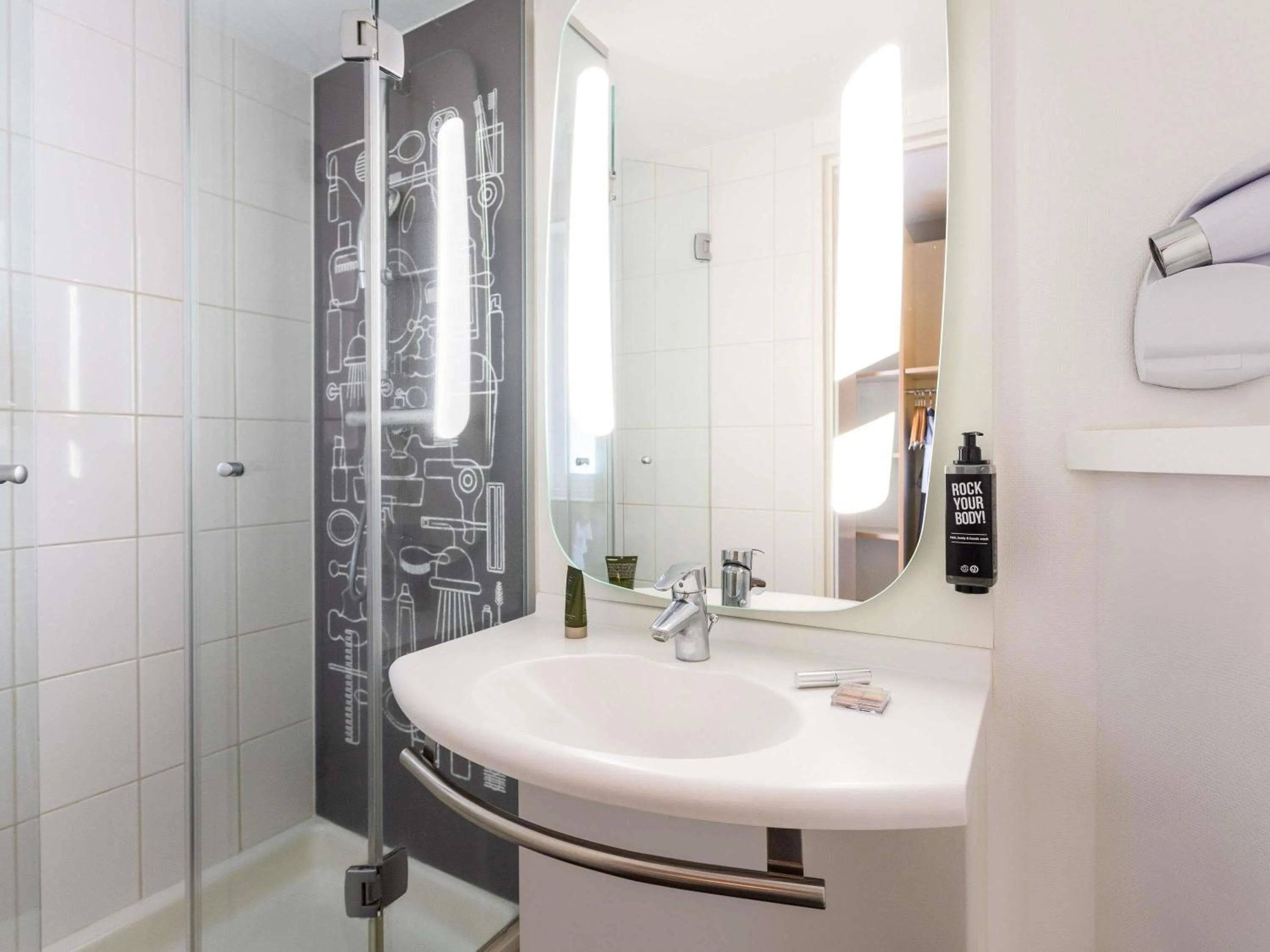 Bedroom in ibis Leuven Centrum