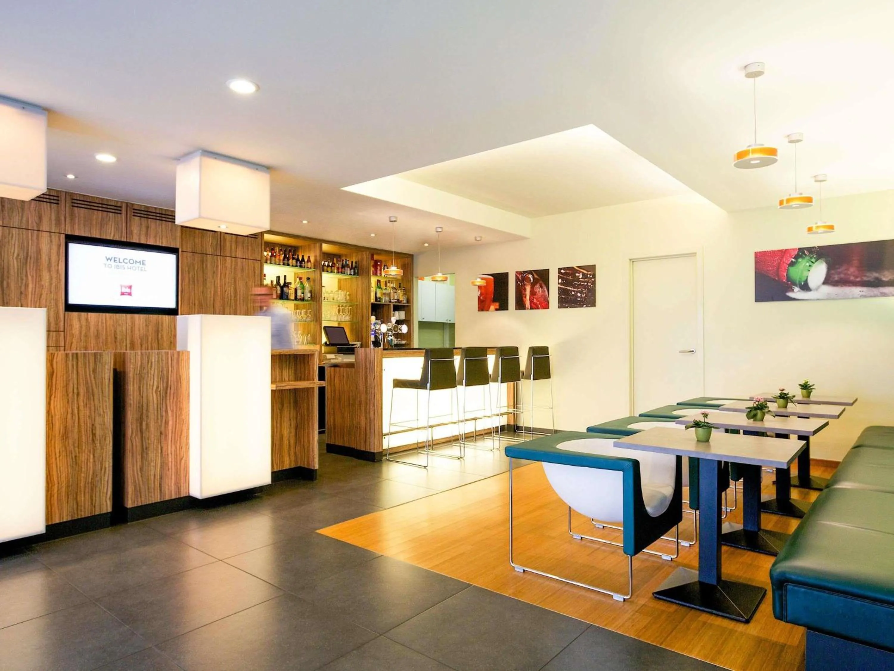 Lounge or bar in ibis Leuven Centrum