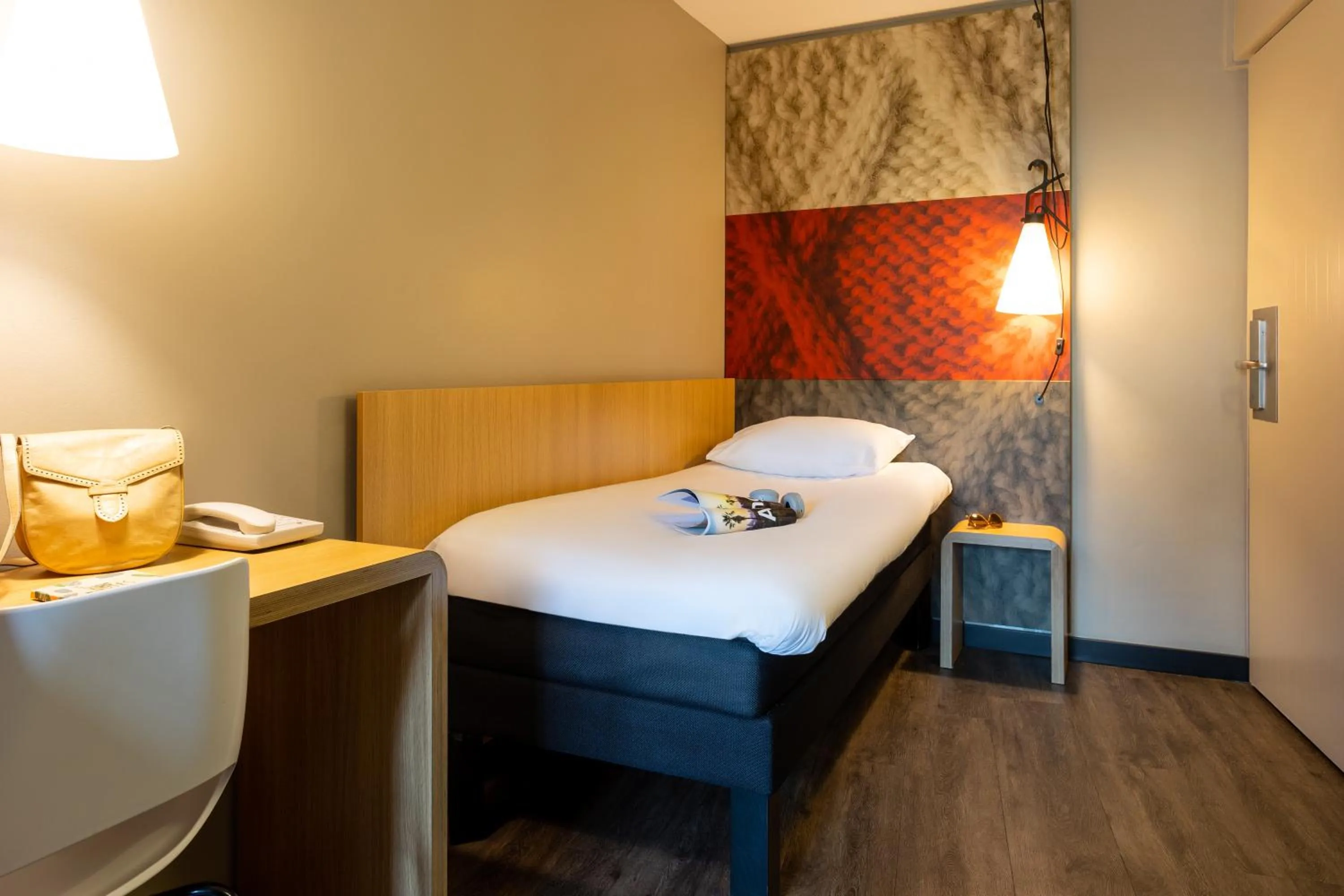 Bedroom, Bed in ibis Leuven Centrum