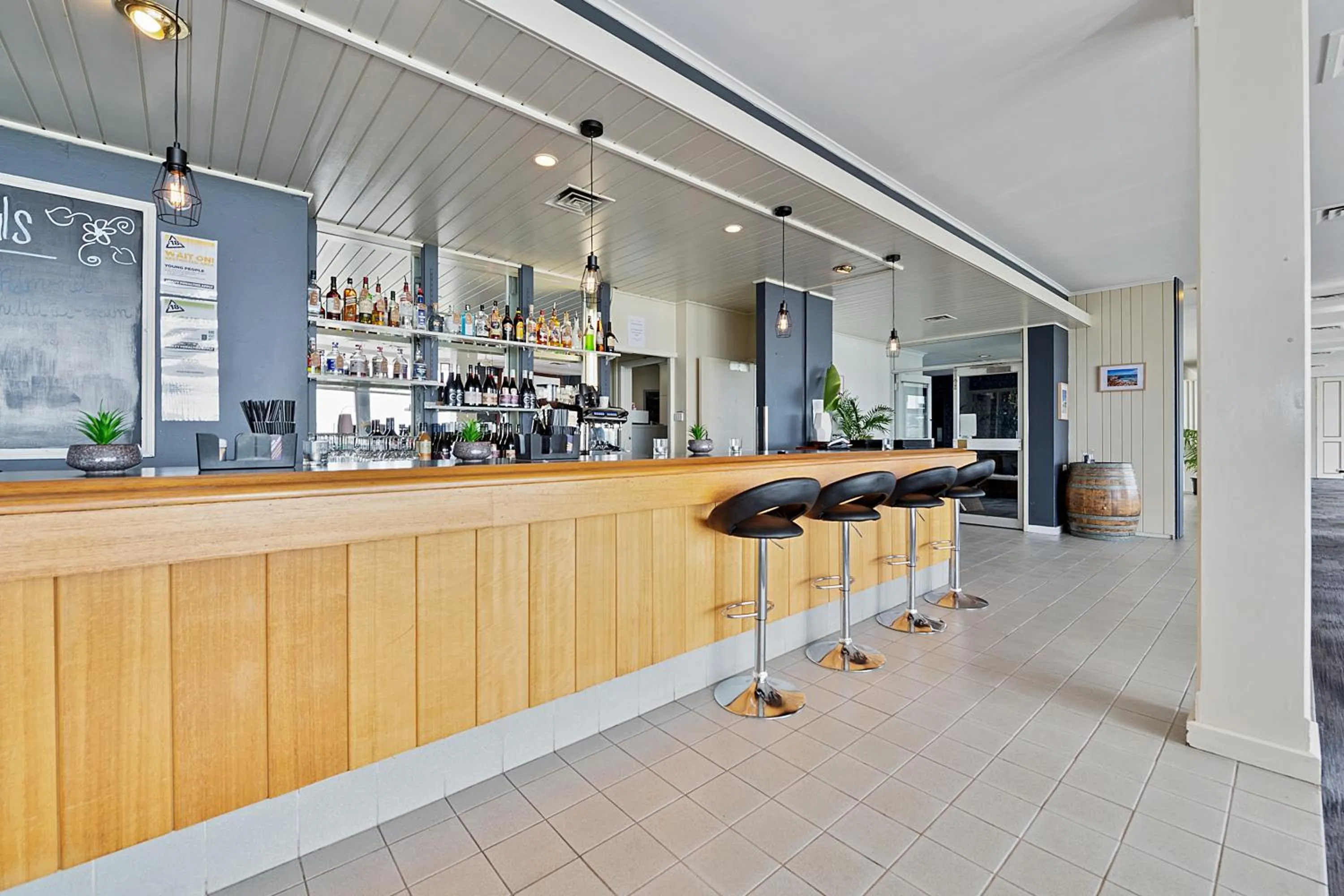 Restaurant/places to eat in Scamander Beach Resort