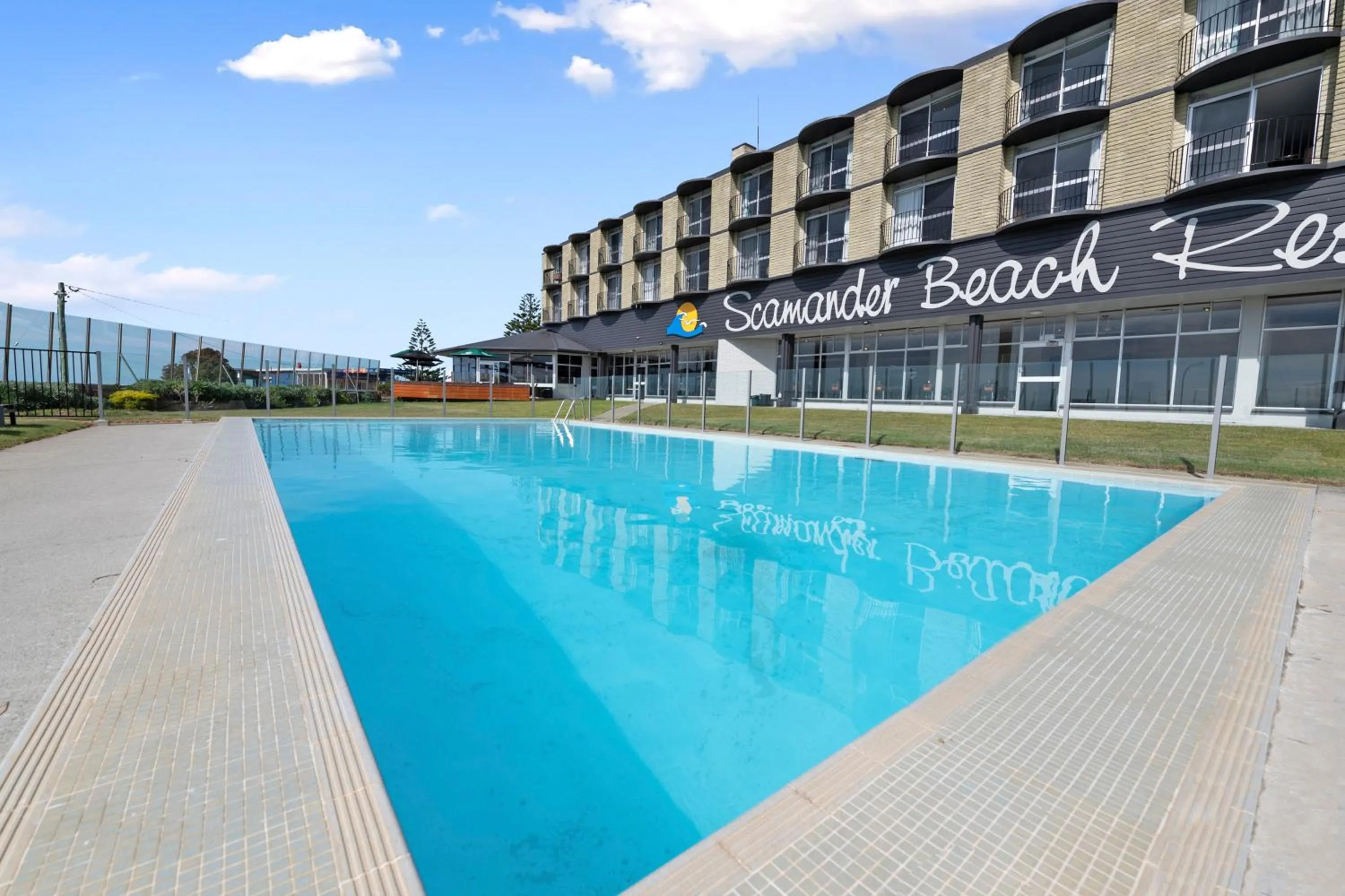 Swimming pool in Scamander Beach Resort