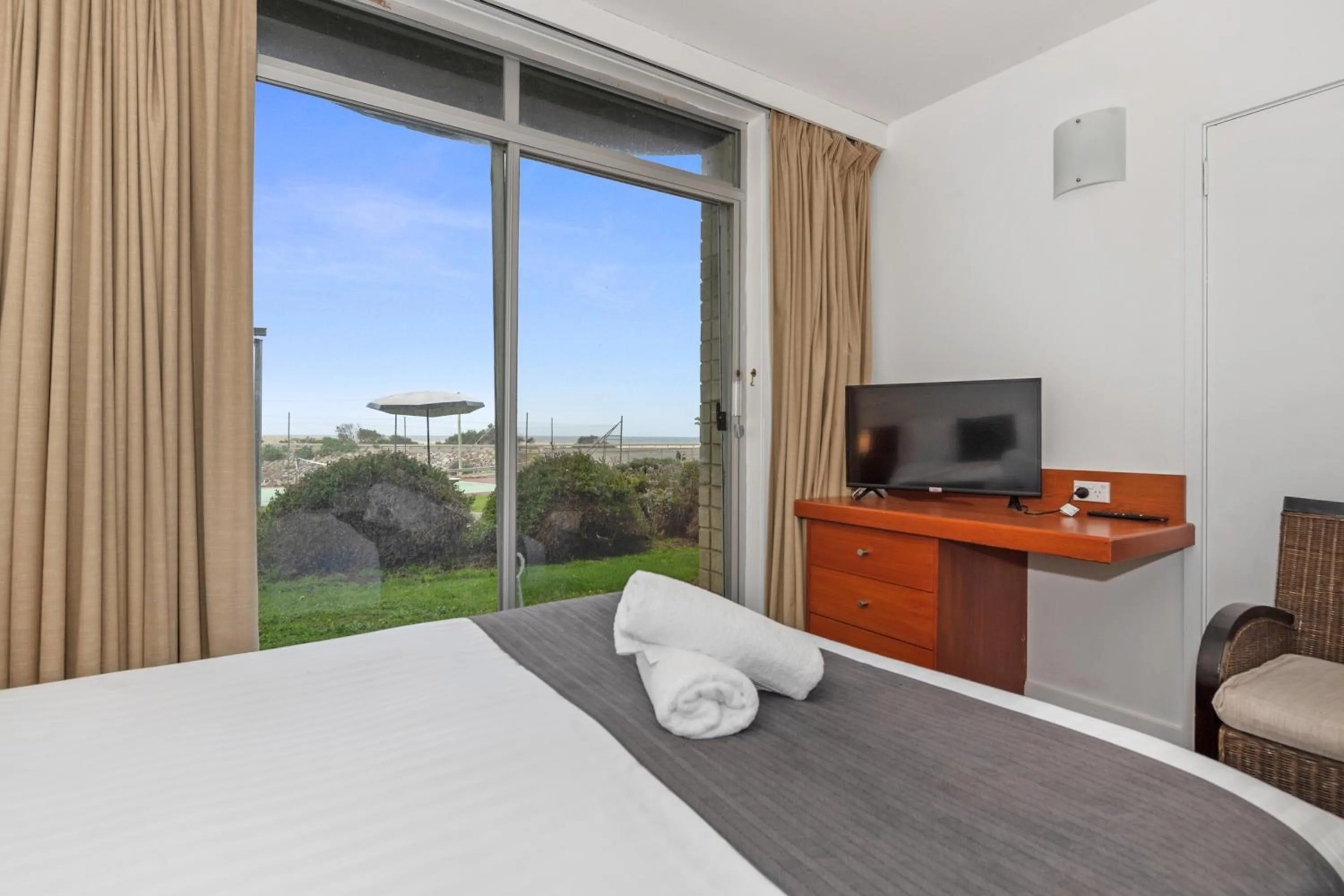 Bedroom, Bed in Scamander Beach Resort