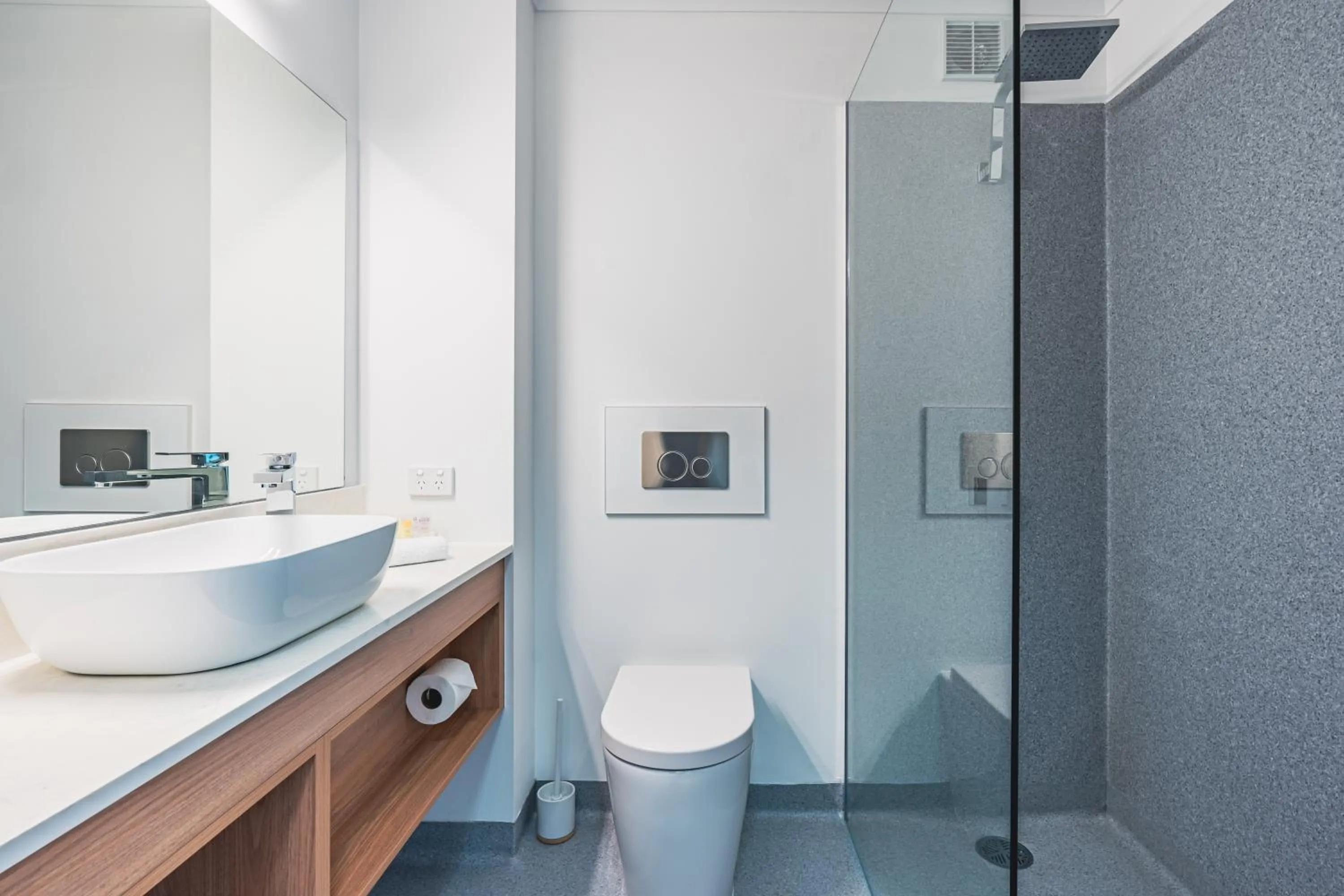 Shower in Scamander Beach Resort