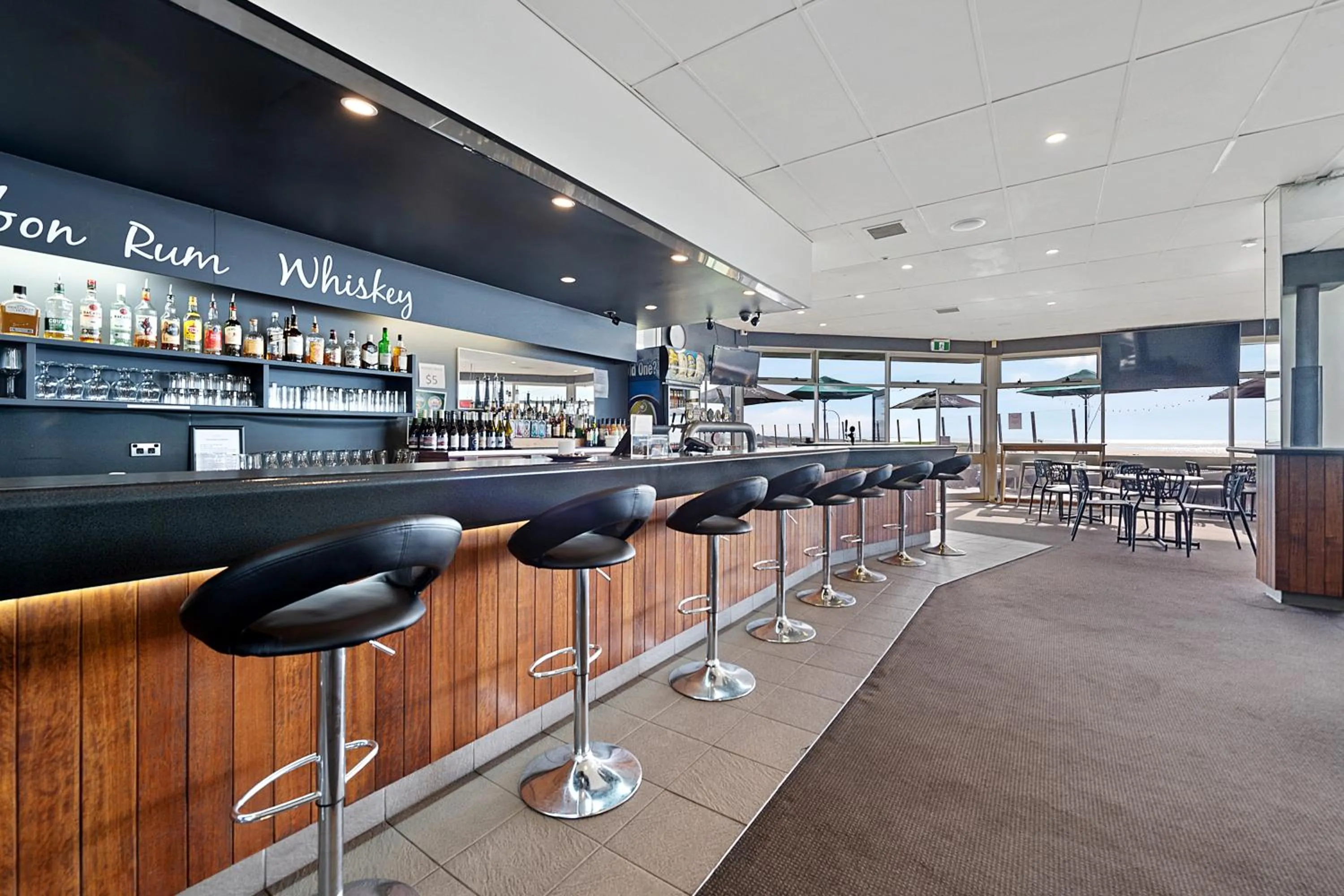 Lounge or bar in Scamander Beach Resort
