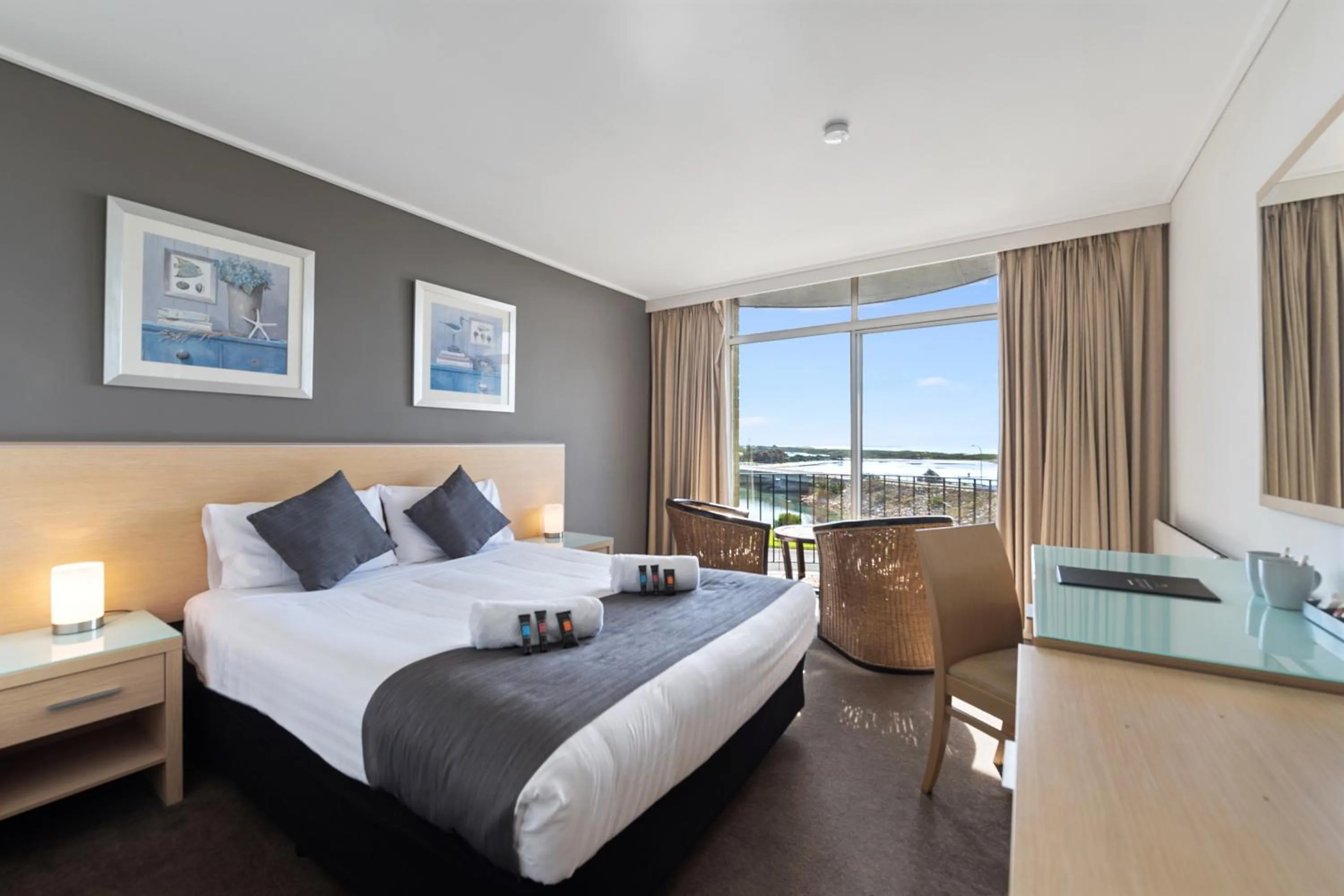 Bedroom, Bed in Scamander Beach Resort