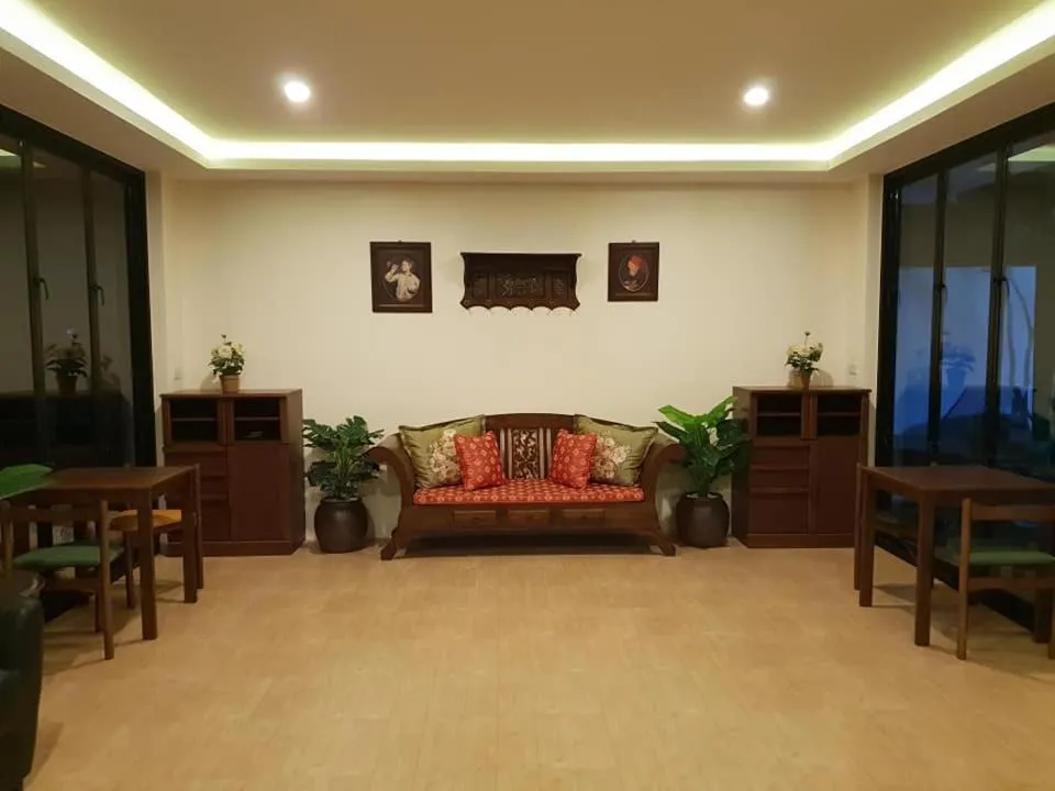 Restaurant/places to eat in T'Luck House Resort