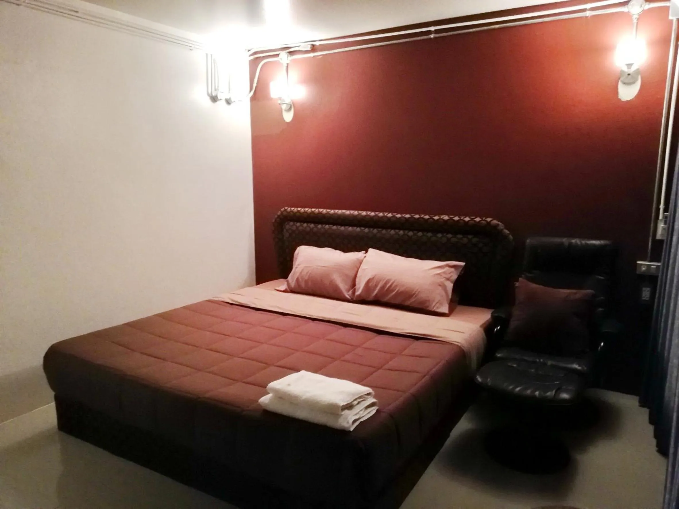 Bed in T'Luck House Resort